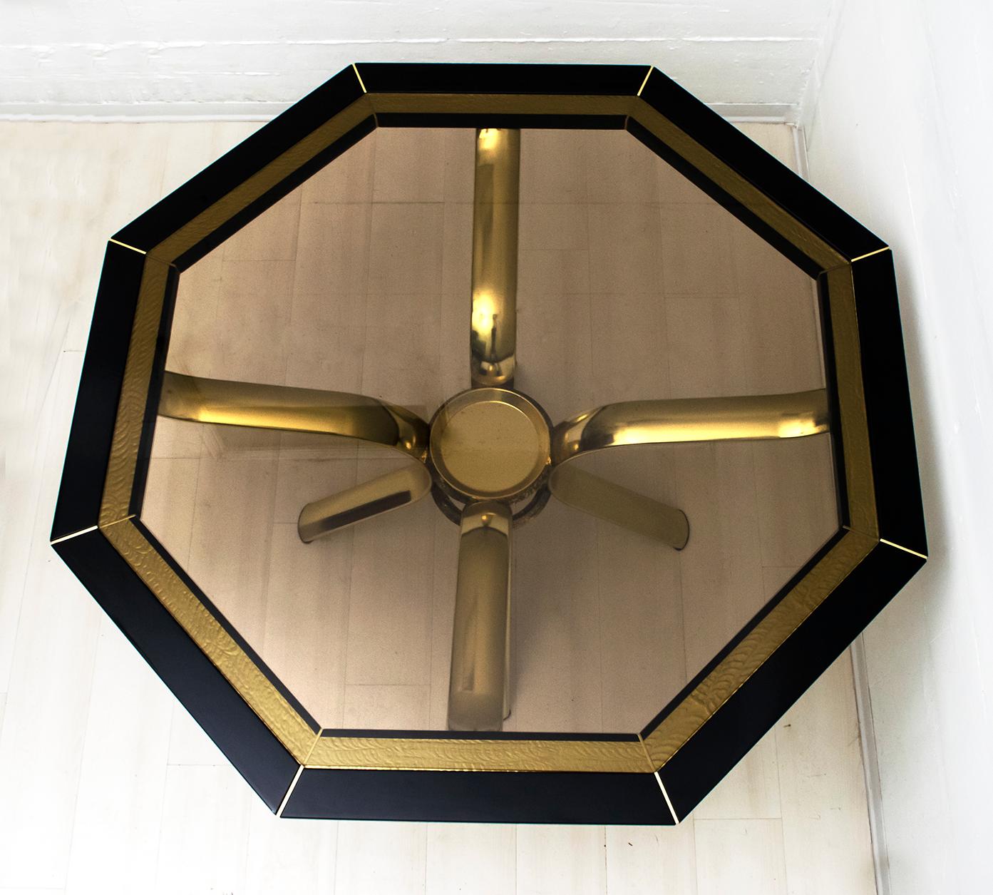 Pierre Cardin Octagonal Dining Table Black Lacquer with Brass Inserts and Base In Good Condition For Sale In Puglia, Puglia