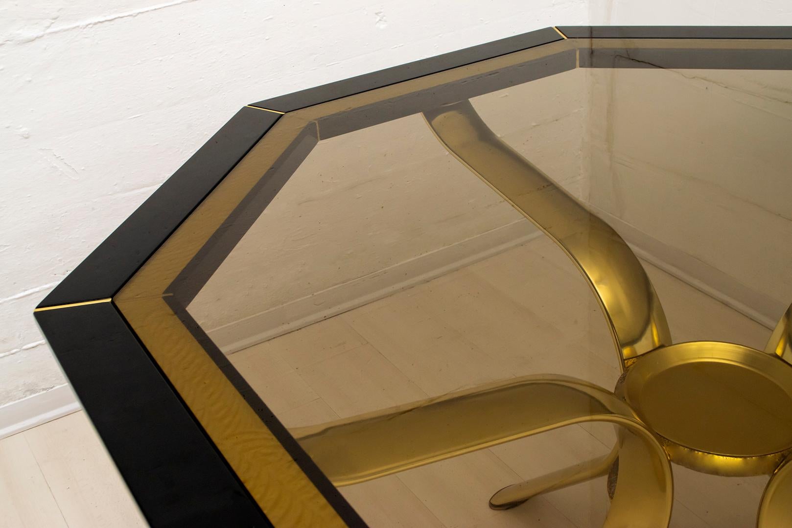 Laiton Table de salle à manger octogonale Pierre Cardin en laque noire avec inserts et base en laiton en vente