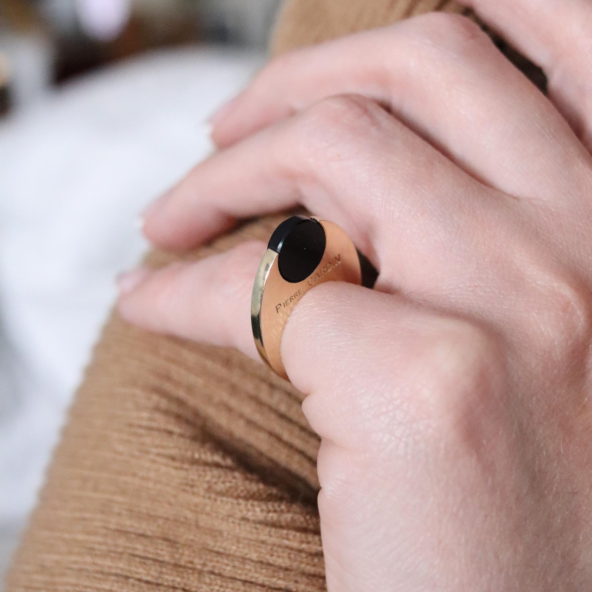 Round Cut Pierre Cardin Paris 1970 By Dinh Van Geometric Oval Ring In 14Kt Gold And Onyx For Sale