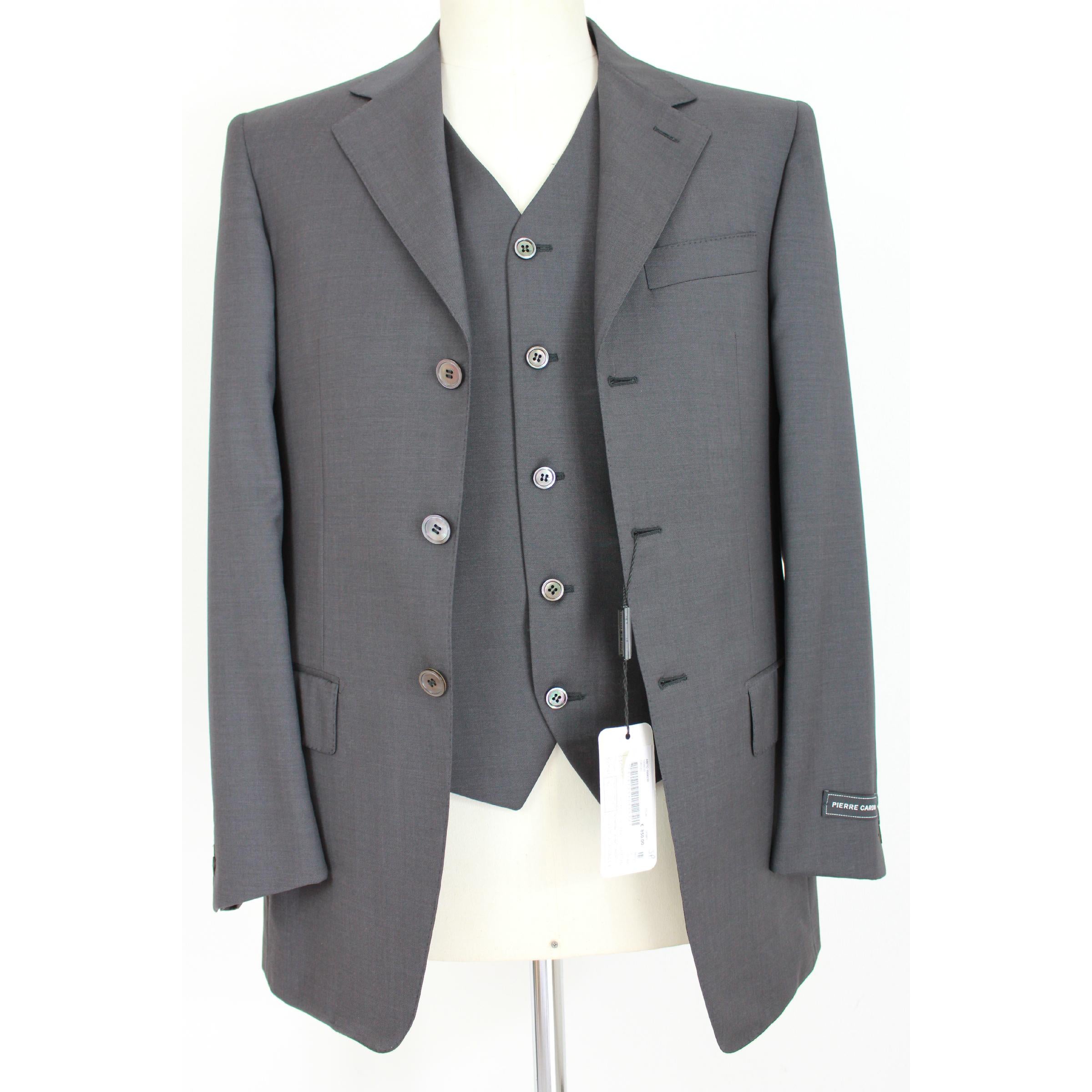 three button suit
