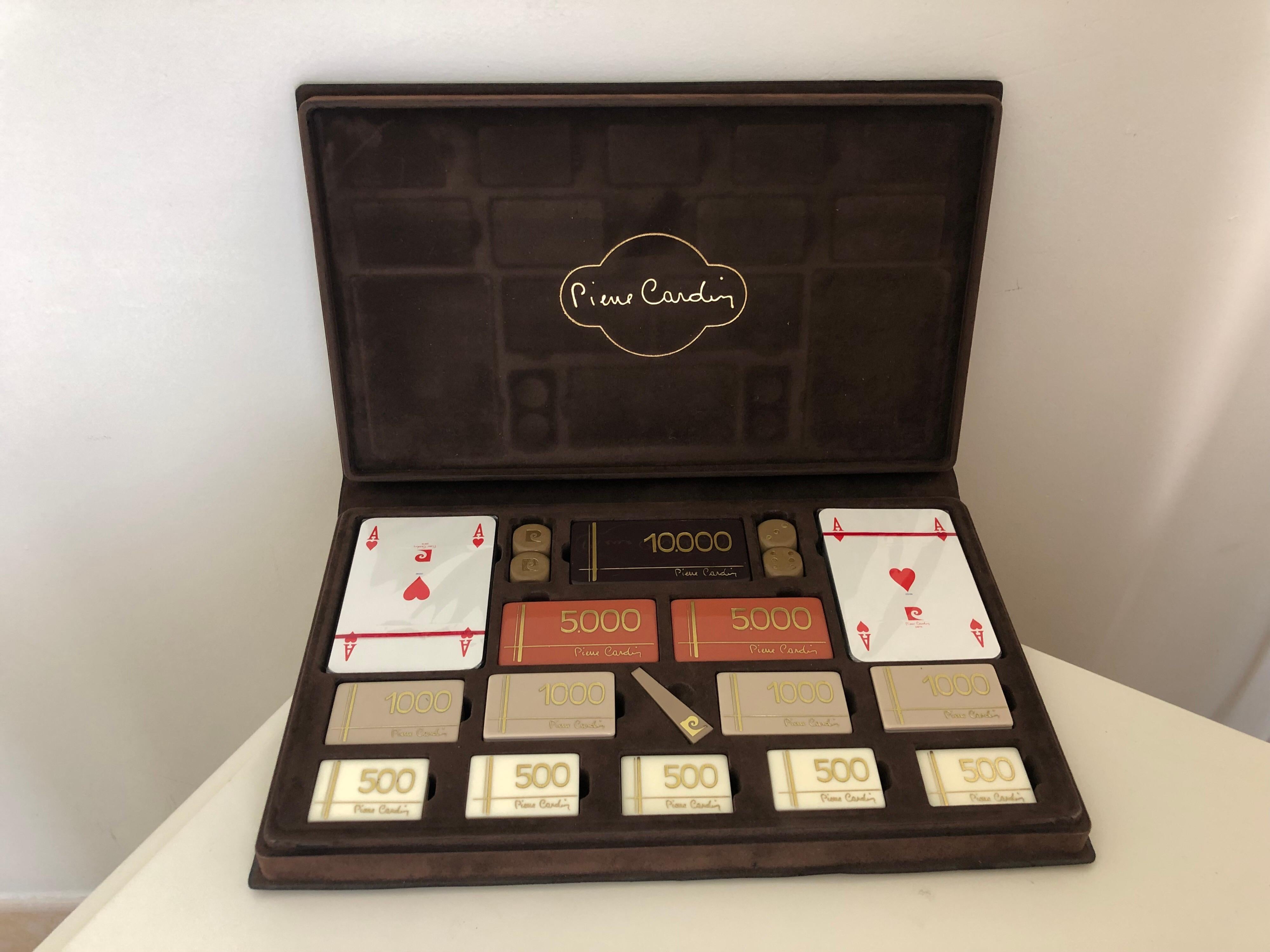 Playing card set signed Pierre Cardin
Brown velvet case
Two packs of cards still sealed,
chips and dices never used.