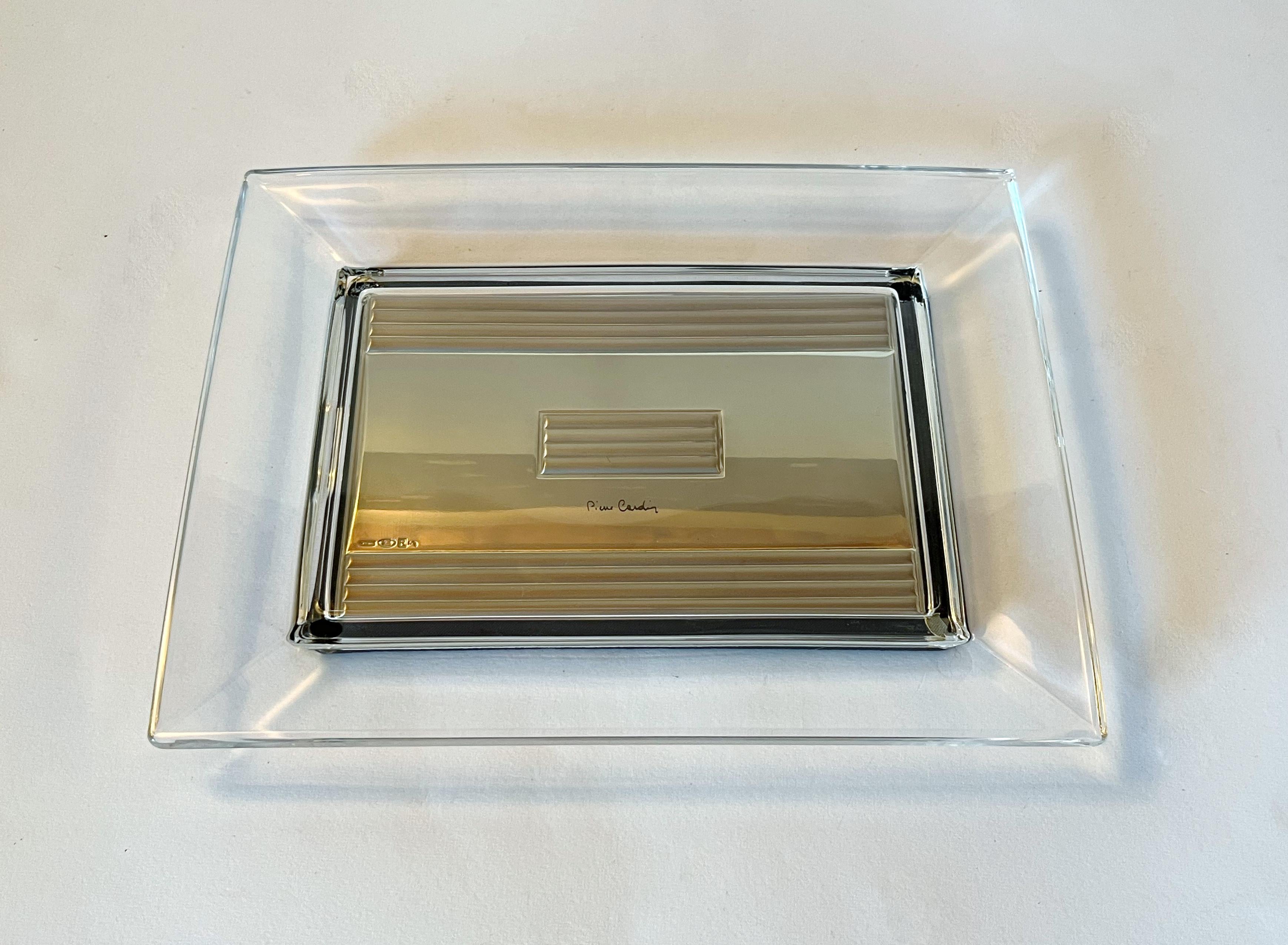 PIerre Cardin rectangular vide poche change tray or pocket emptier with clear glass and sterling silver / made in Italy
Original mark on the tray
Length: 8.5 inches / Width: 7 inches / Height: 1 inch
1 available in stock in Italy
Order reference #:
