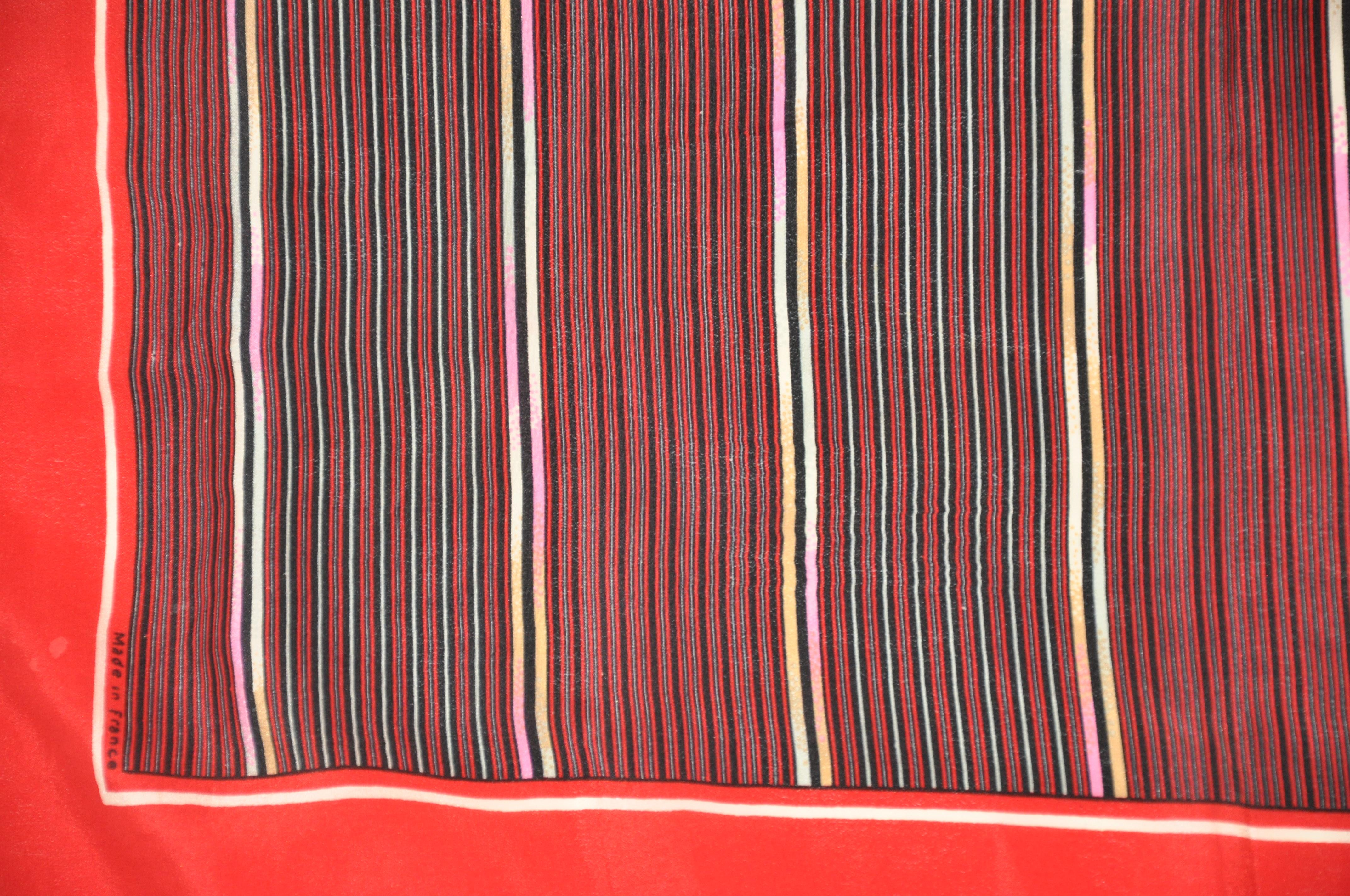 Pierre Cardin - Écharpe en soie à bordures rouges « Array of Stripes » en vente 5