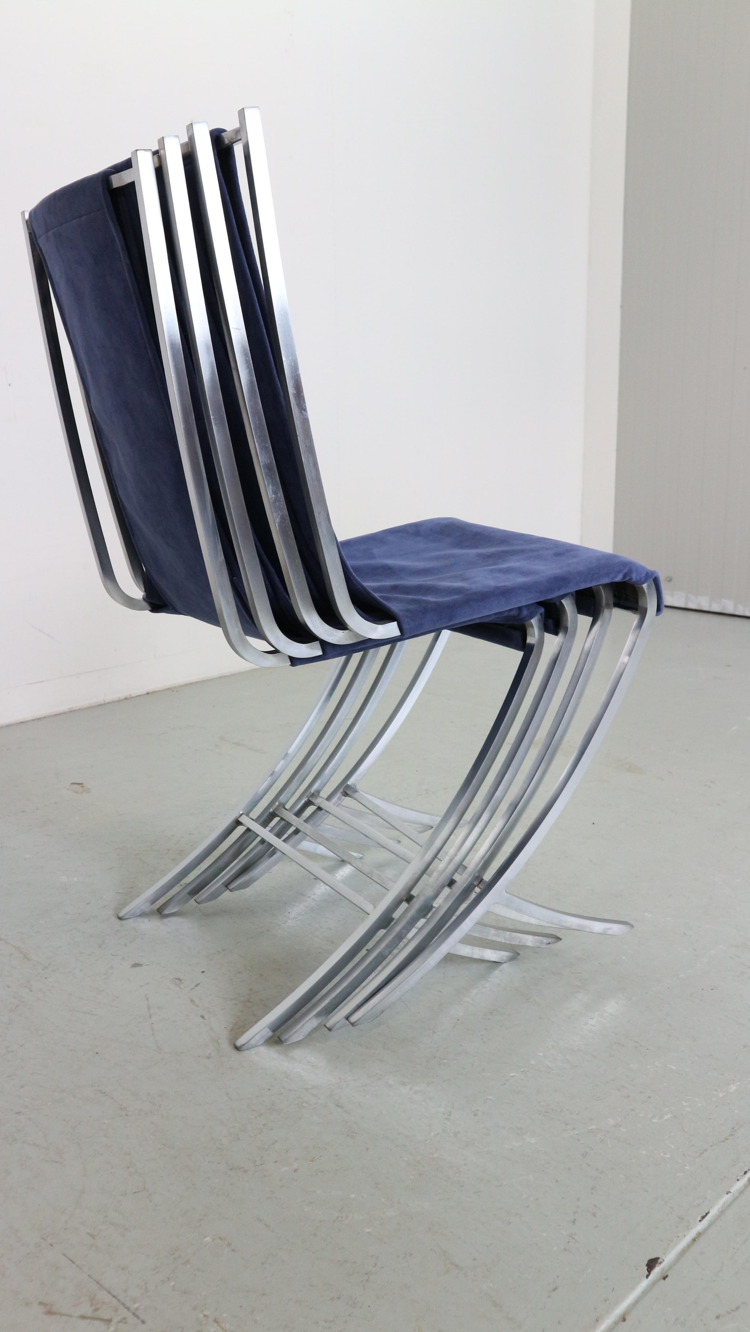 Pierre Cardin - Ensemble de 4 chaises de salle à manger en velours et acier pour la Maison Jansen, 1970 en vente 8