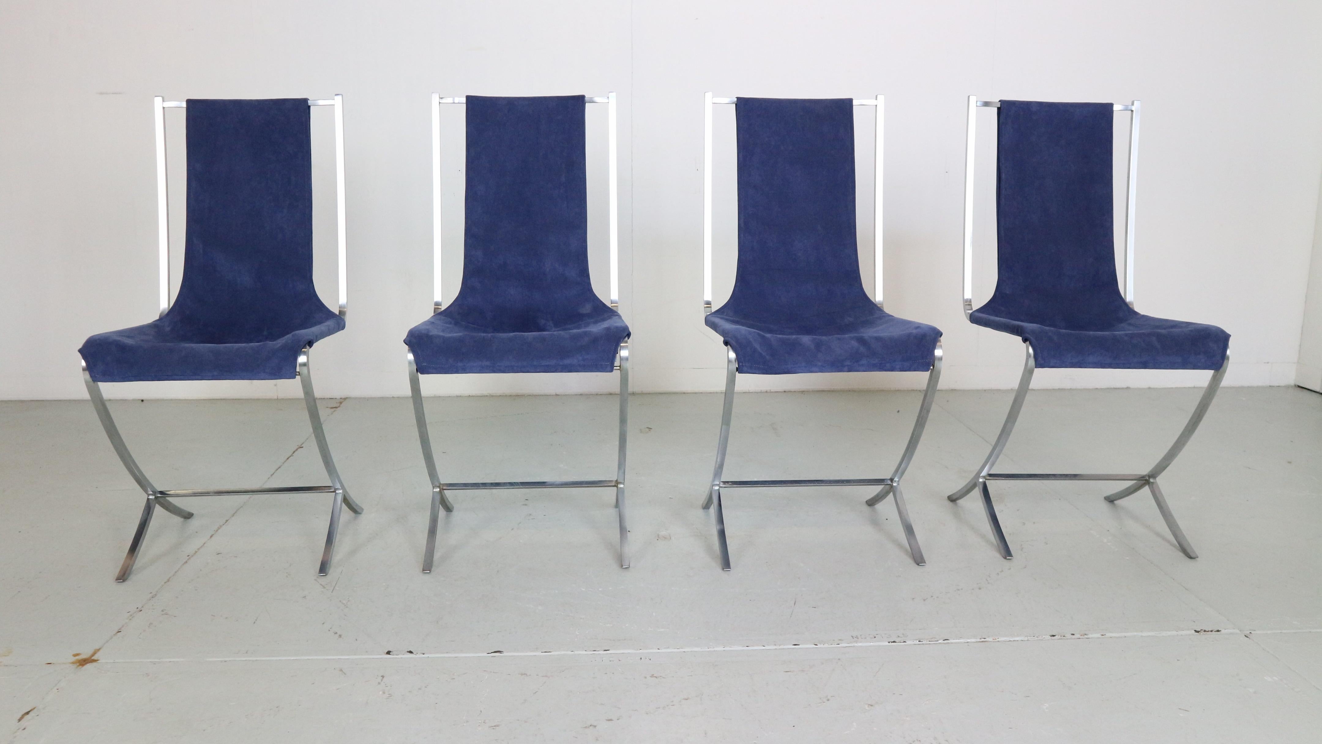 Mid-Century Modern Pierre Cardin - Ensemble de 4 chaises de salle à manger en velours et acier pour la Maison Jansen, 1970 en vente