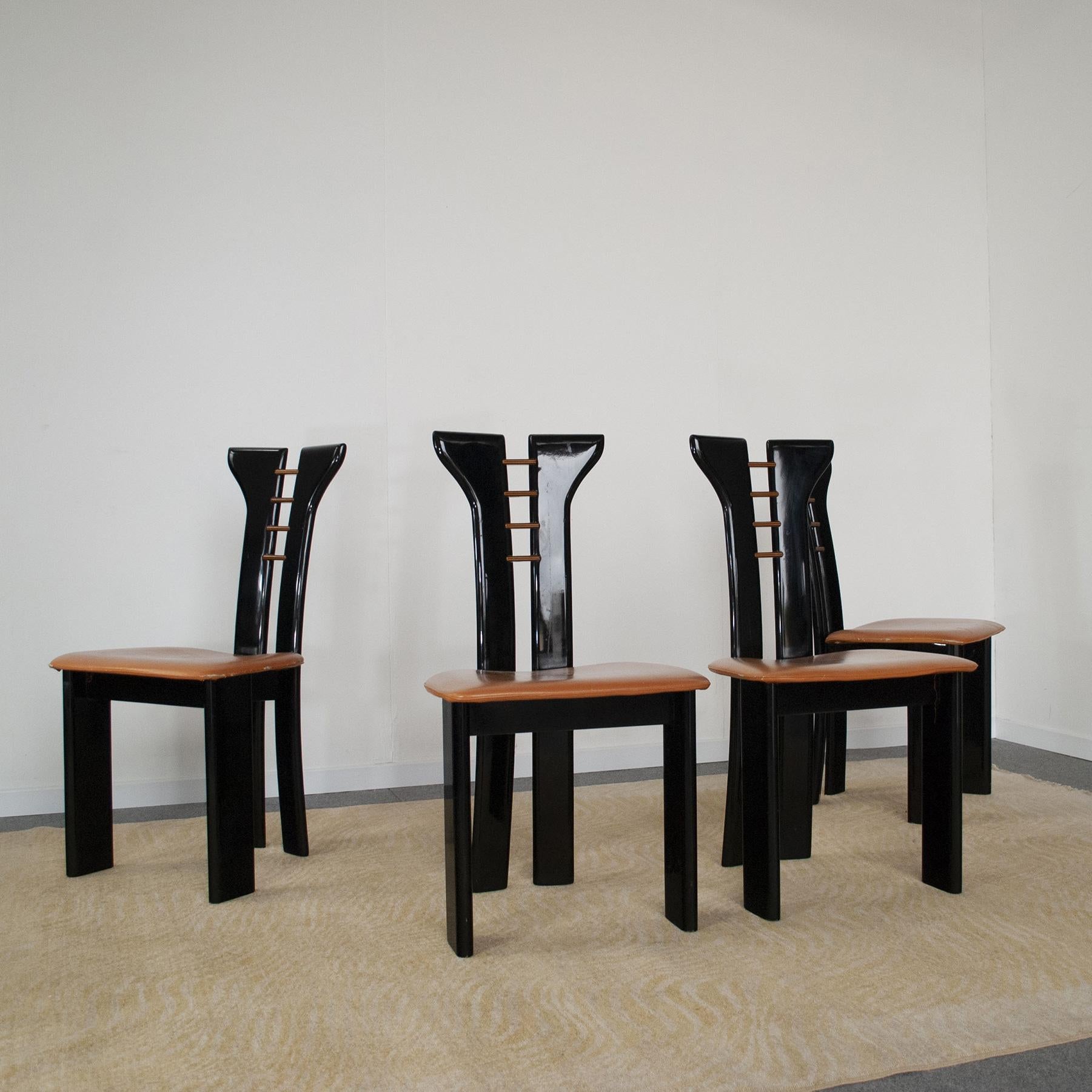 Set aus vier Stühlen von Pierre Cardin aus den späten siebziger Jahren (Italienisch) im Angebot