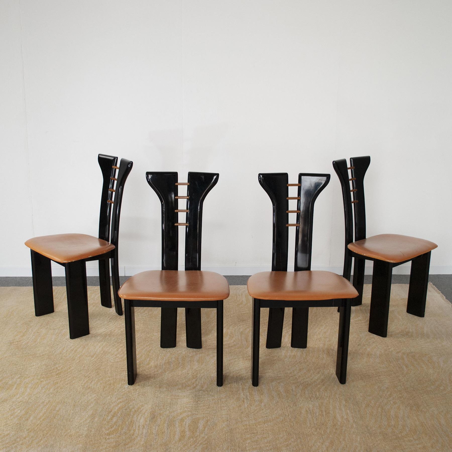 Set aus vier Stühlen von Pierre Cardin aus den späten siebziger Jahren im Zustand „Gut“ im Angebot in bari, IT