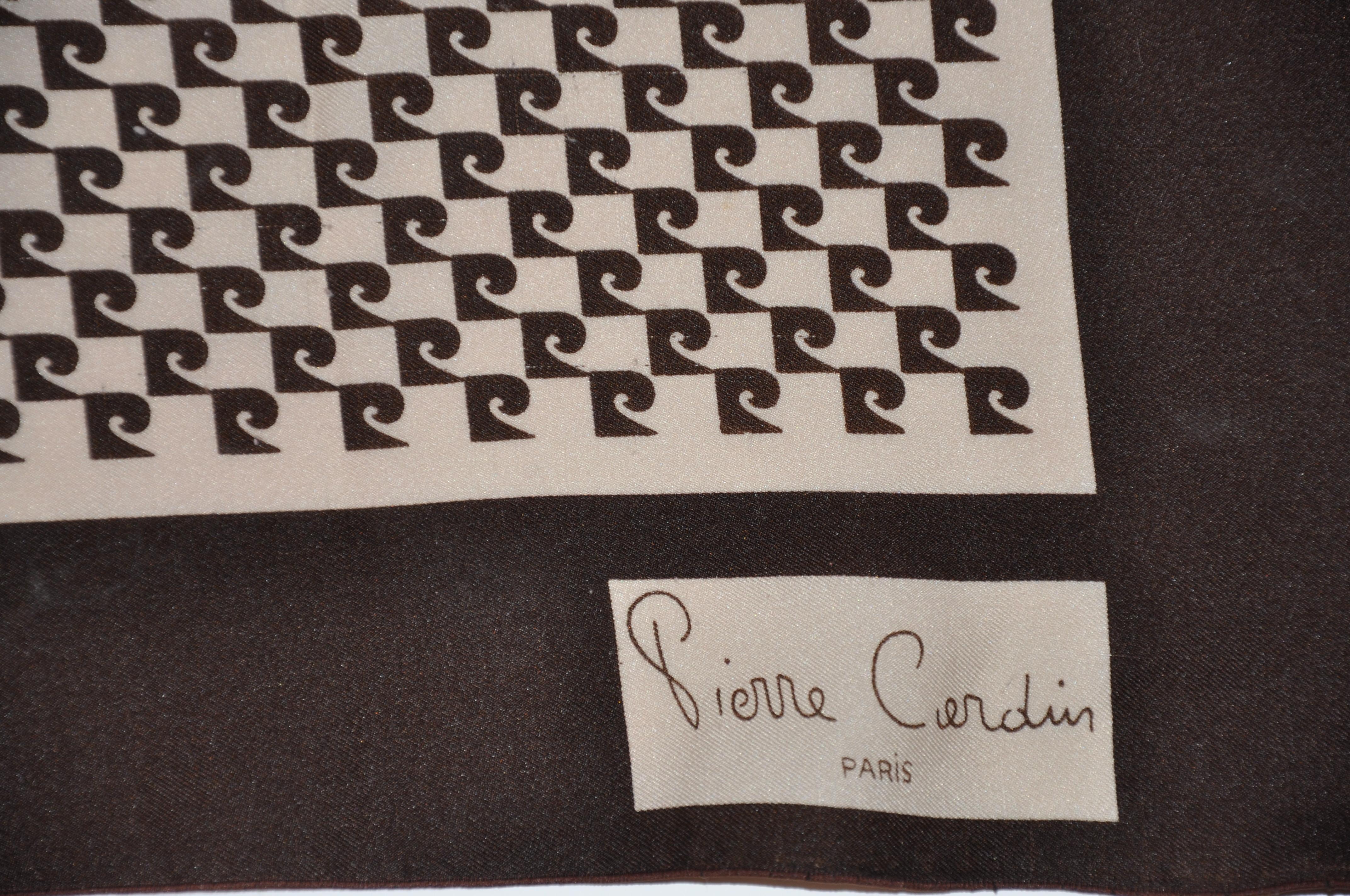 Pierre Cardin Signature Brown & Cream Scarf (écharpe) Bon état - En vente à New York, NY