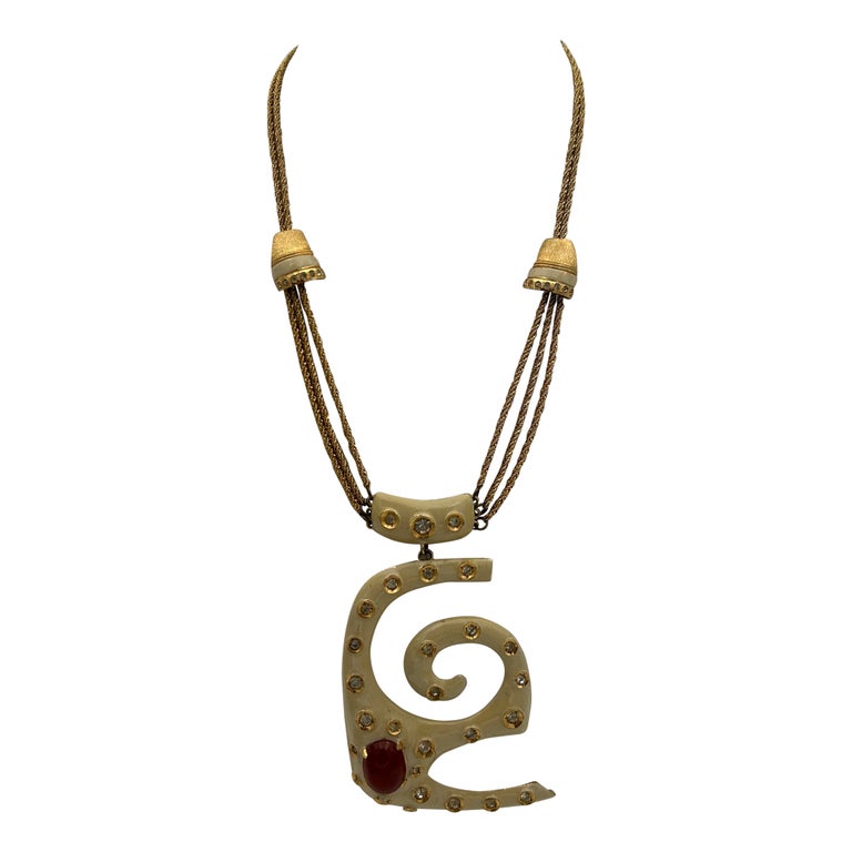 Collana dichiarata di Pierre Cardin in tonalità oro in vendita su