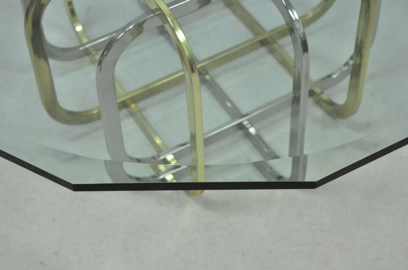 20ième siècle Table basse pliante de style Pierre Cardin en laiton et chrome avec base en métal et plateau en verre en vente