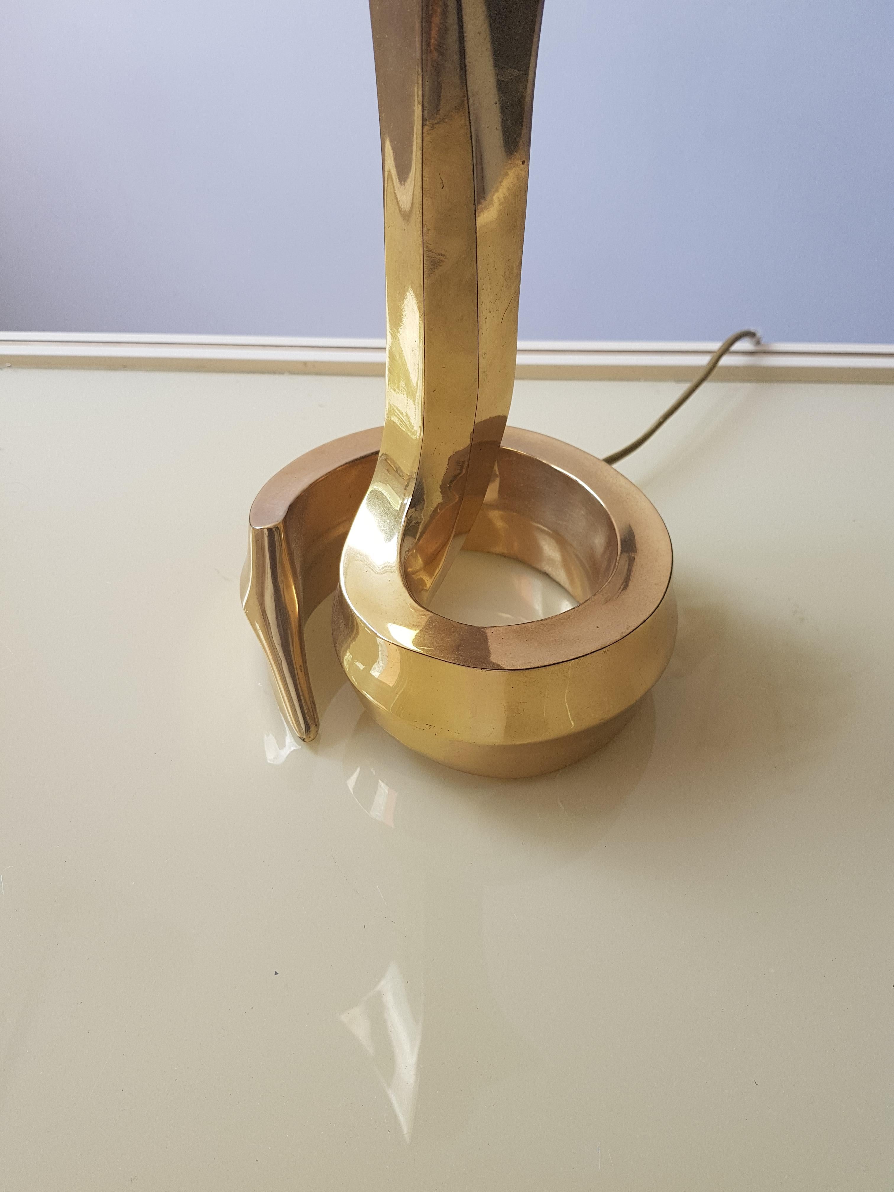 Vintage Hollywood Regency Brass Table Lamp in the style of Pierre Cardin, 1970s In Good Condition For Sale In Diemen, NL