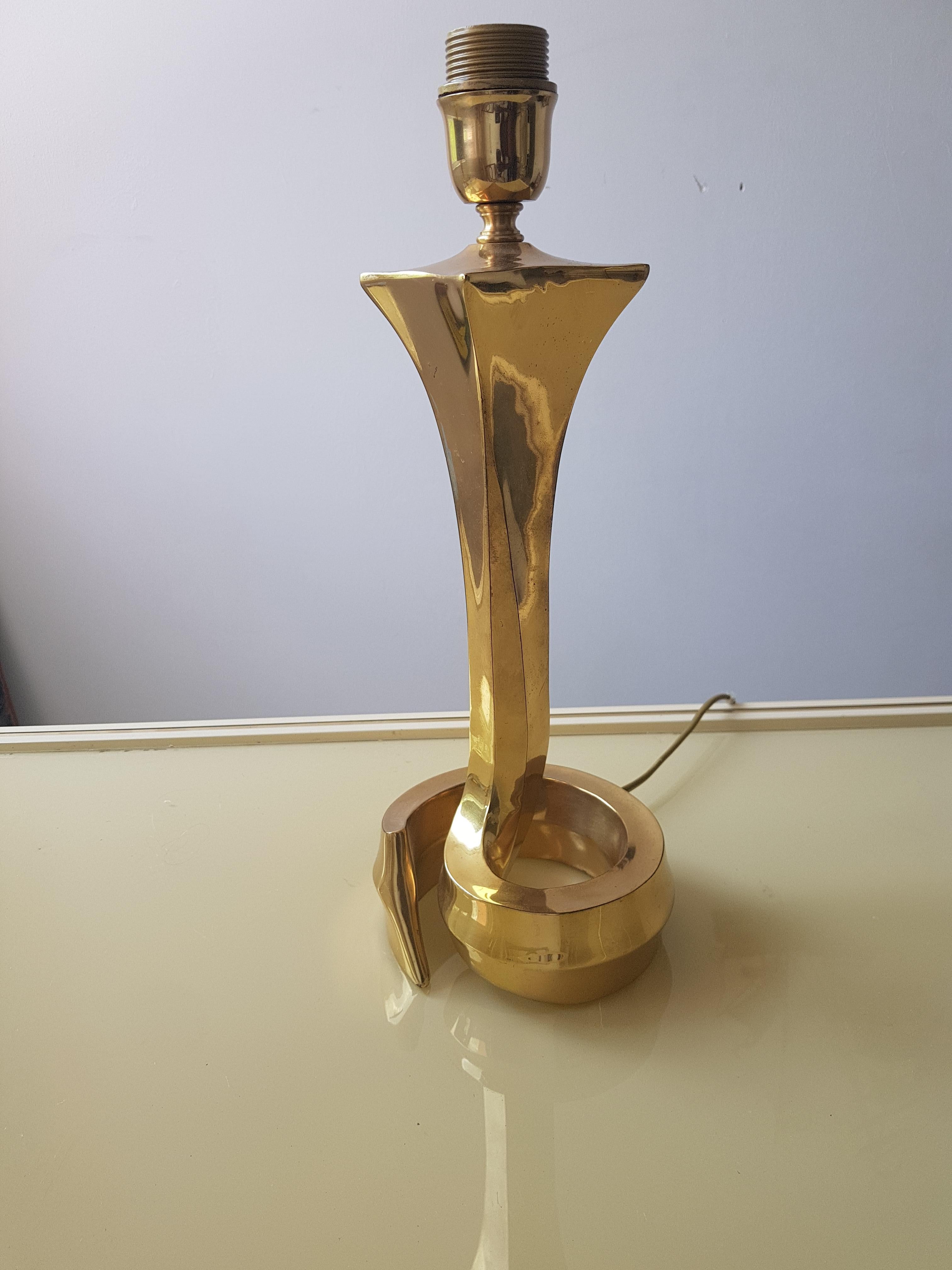 20th Century Vintage Hollywood Regency Brass Table Lamp in the style of Pierre Cardin, 1970s For Sale