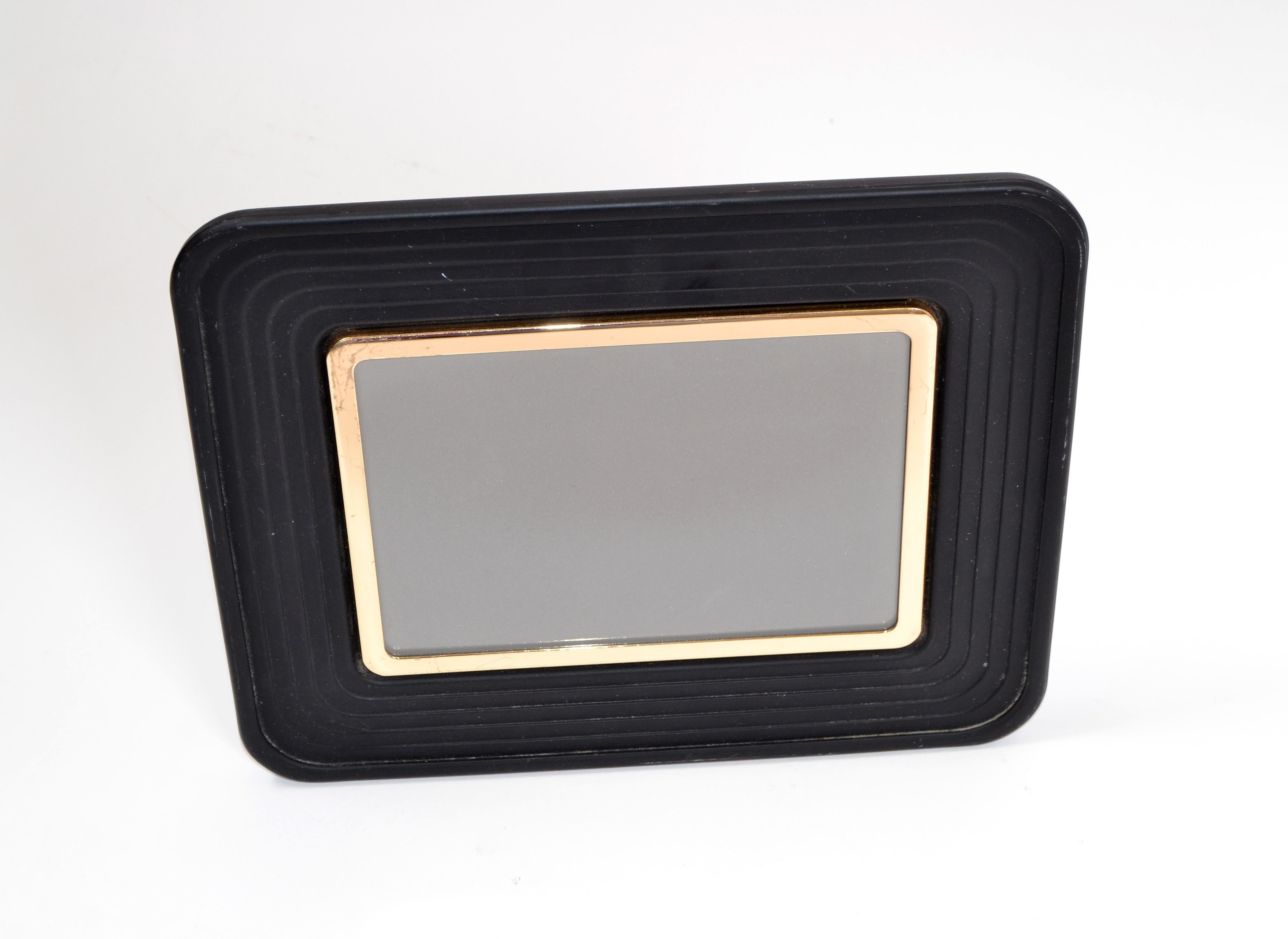 Pierre Cardin style Mid-Century Modern bronze and resin picture frame black and gold.
Picture Size: 6.5 x 4.5 inches.
Can be placed horizontally as well as vertically.