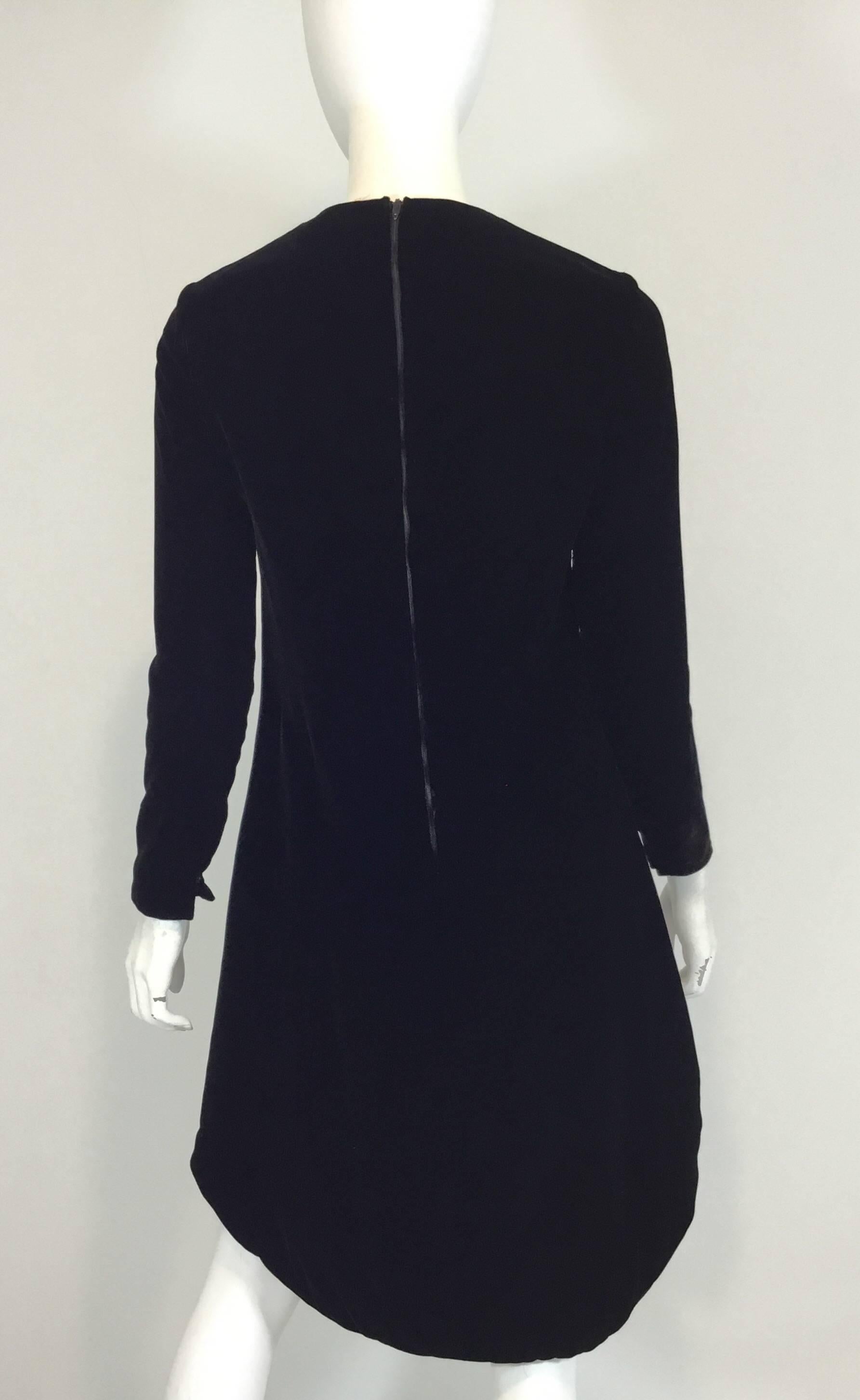 Noir Pierre Cardin - Robe tunique à fente haute en velours vintage en vente