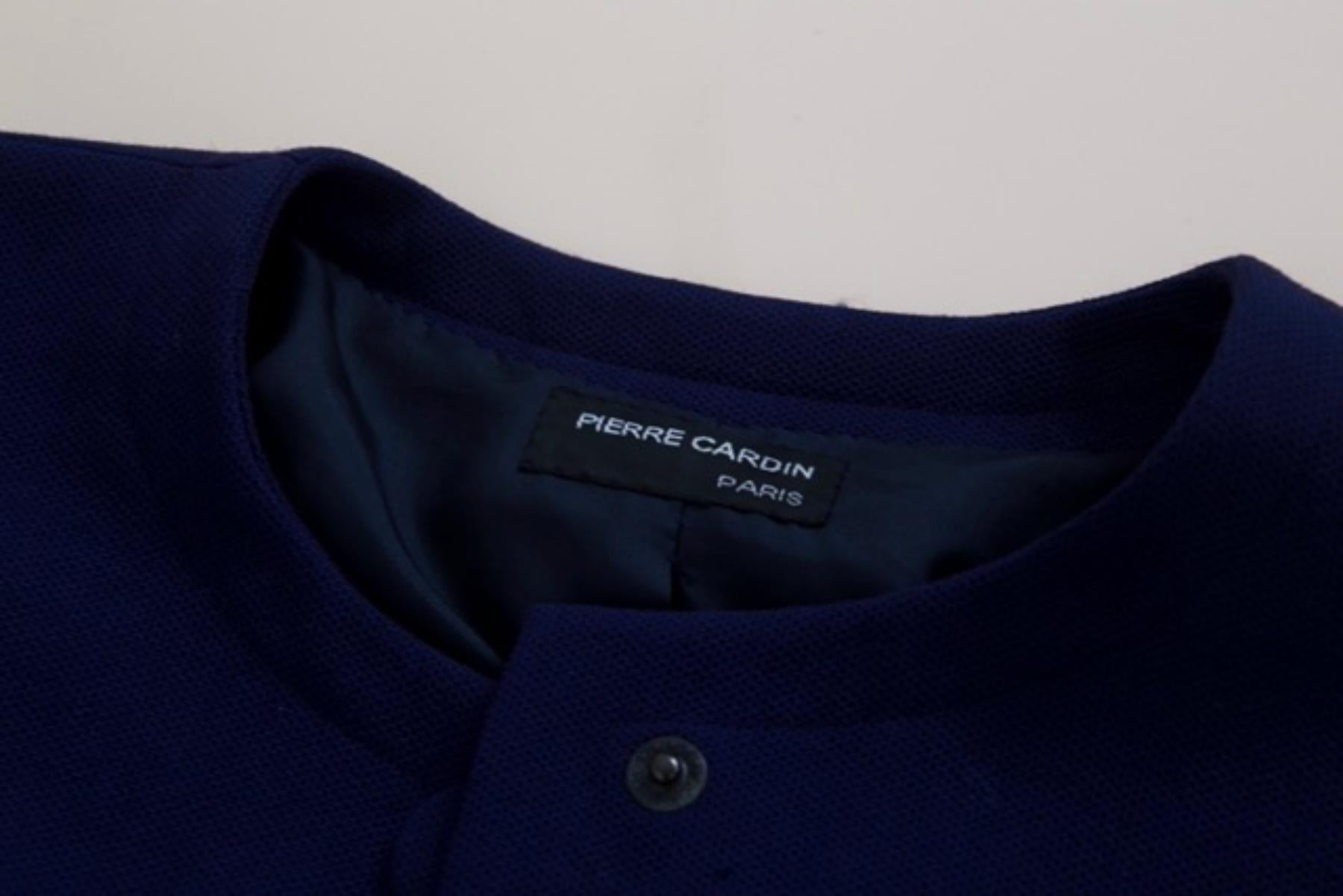 Glamorous vintage blazer designed by Pierre Cardin in the 1980s, made in France. ORIGINAL LABEL.
The blazer is completely made of dark blue cotton, with long, wide sleeves that allow good arm movement.
The collar has the classic closed collar cut,