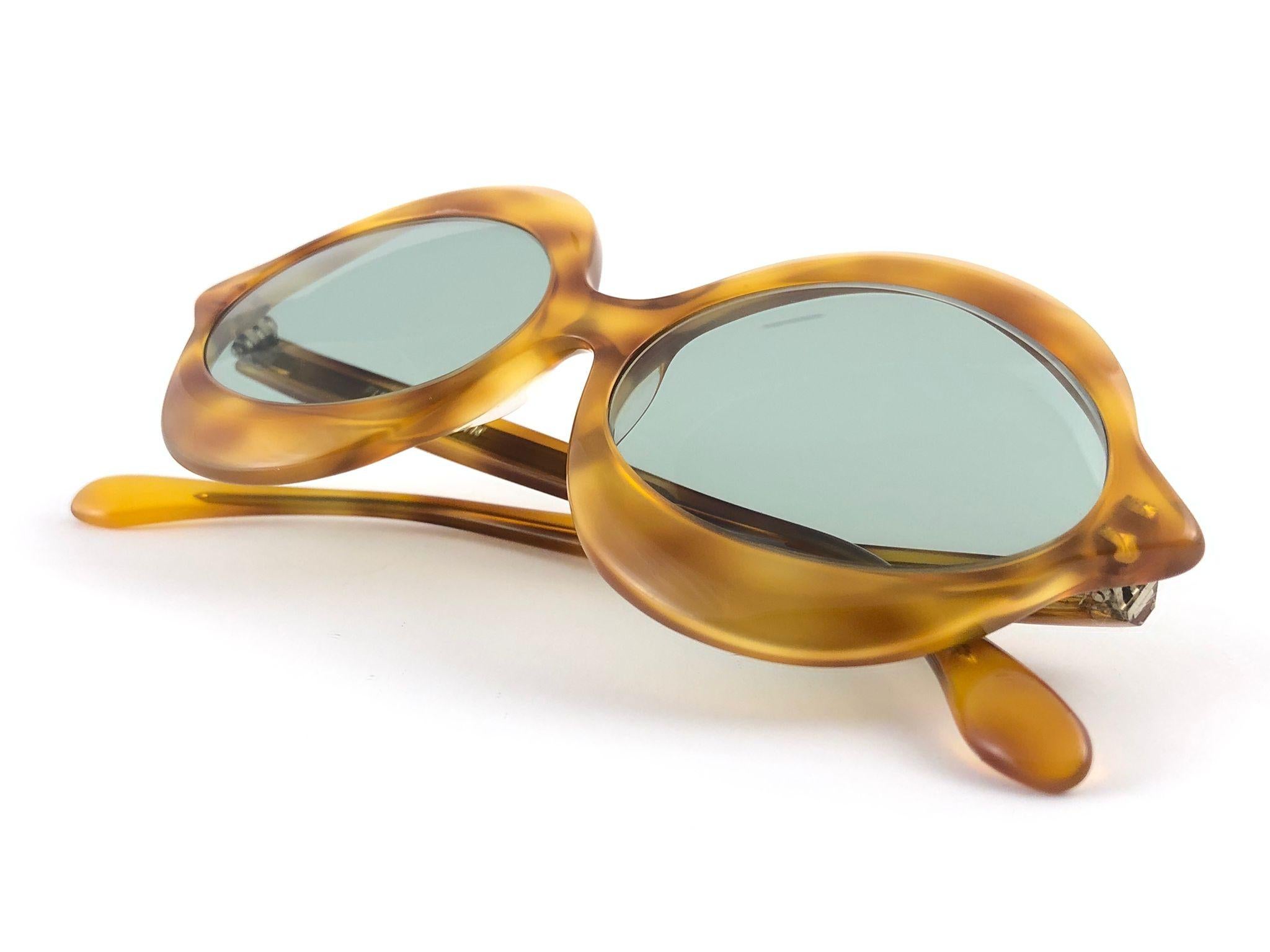 Pierre Cardin Vintage Kiss Medium C18 Sunglasses, 1960s  For Sale 6