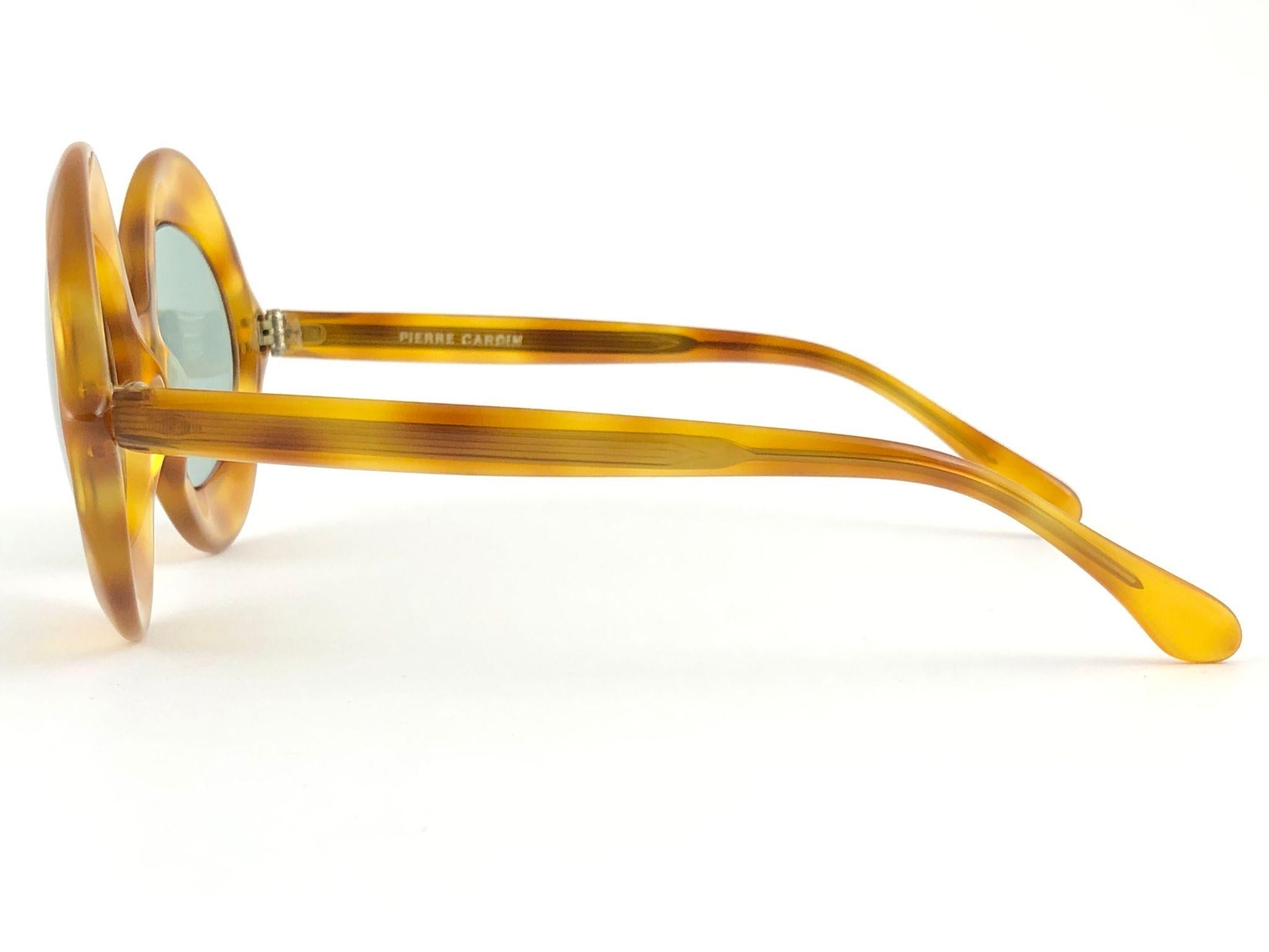 Pierre Cardin: Kiss Medium C18 Vintage-Sonnenbrille, 1960er Jahre  Damen im Angebot