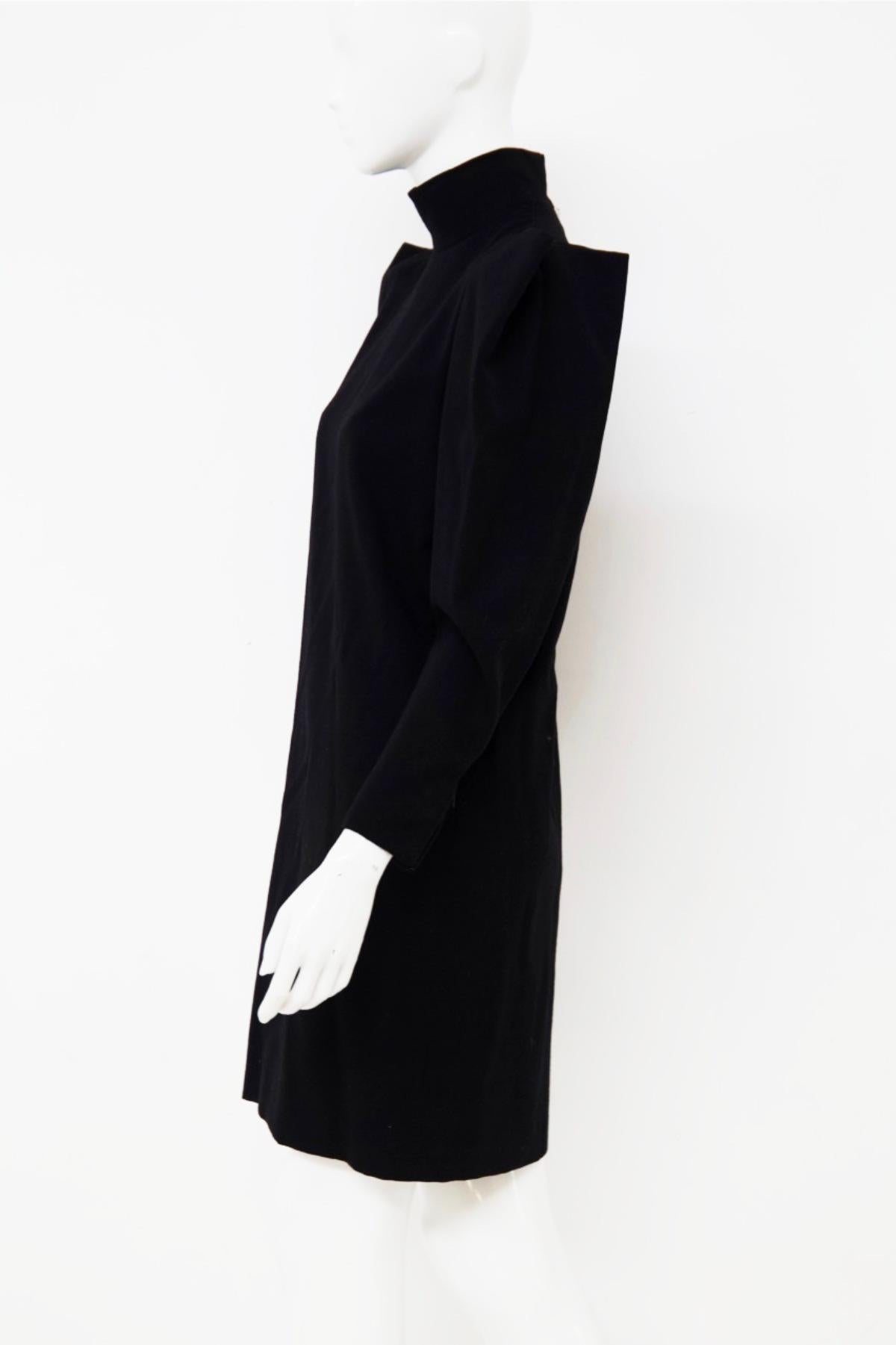 Pierre Cardin - Petite robe noire vintage avec bretelles moulantes en vente 5