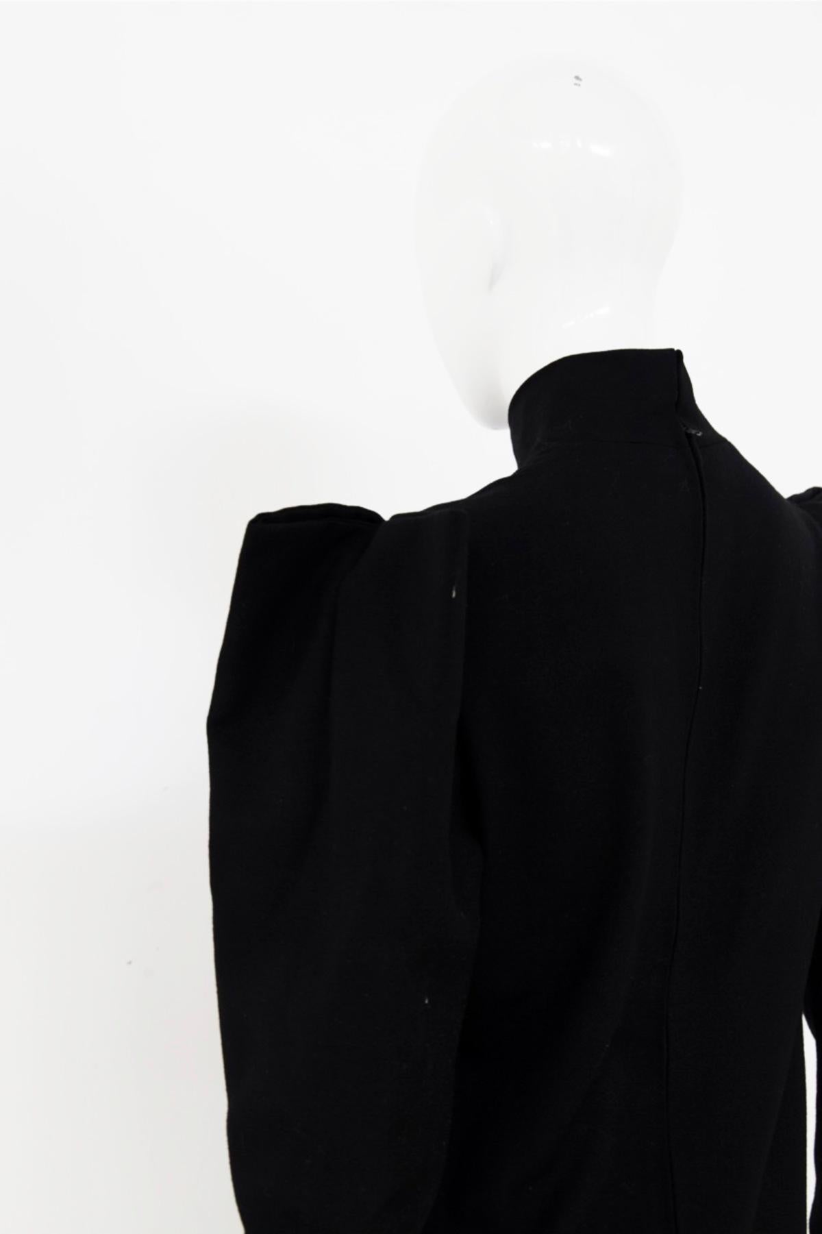 Pierre Cardin Vintage Kleines Schwarzes Kleid mit flauschigen Trägern im Angebot 1