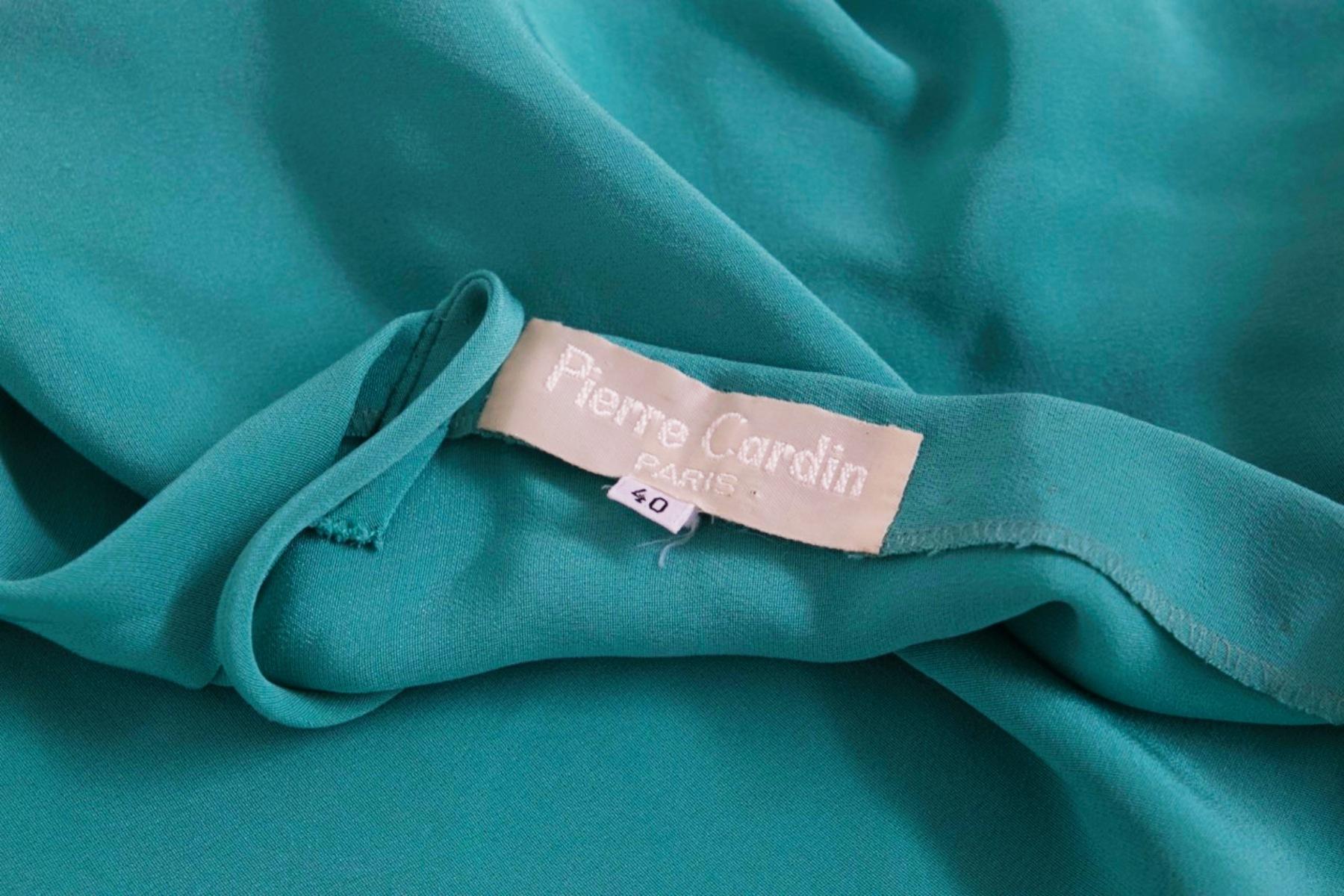 Simple and elegant vintage dress designed by Pierre Cardin, made in France.
ORIGINAL LABEL.
The dress is very simple, made of a very light teal fabric.
The dress is long to the ankles and goes down very soft to the feet.Its particularity lies on the