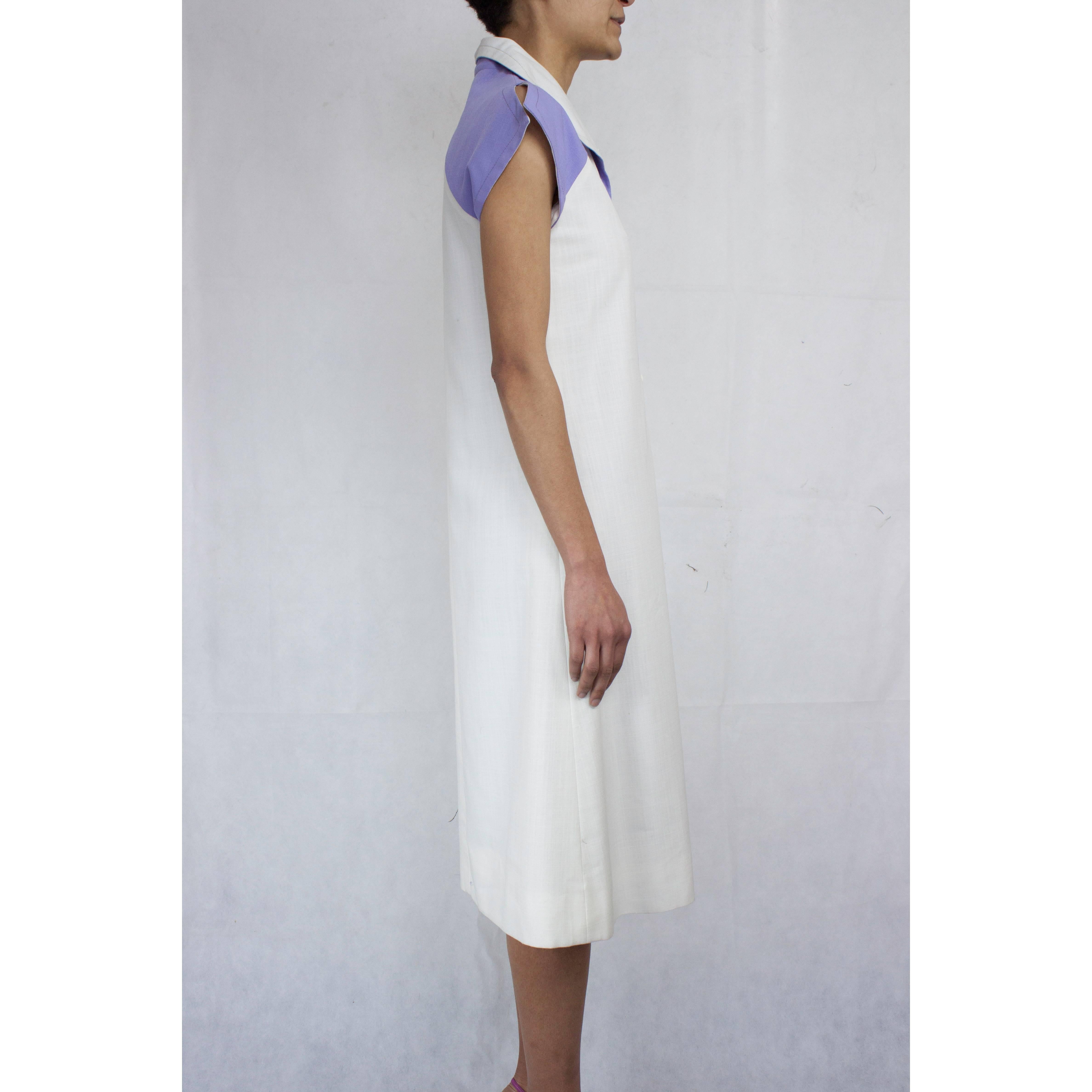 Gray Pierre Cardin white and lilac pattern linen futuristic dress, circa 1960s For Sale