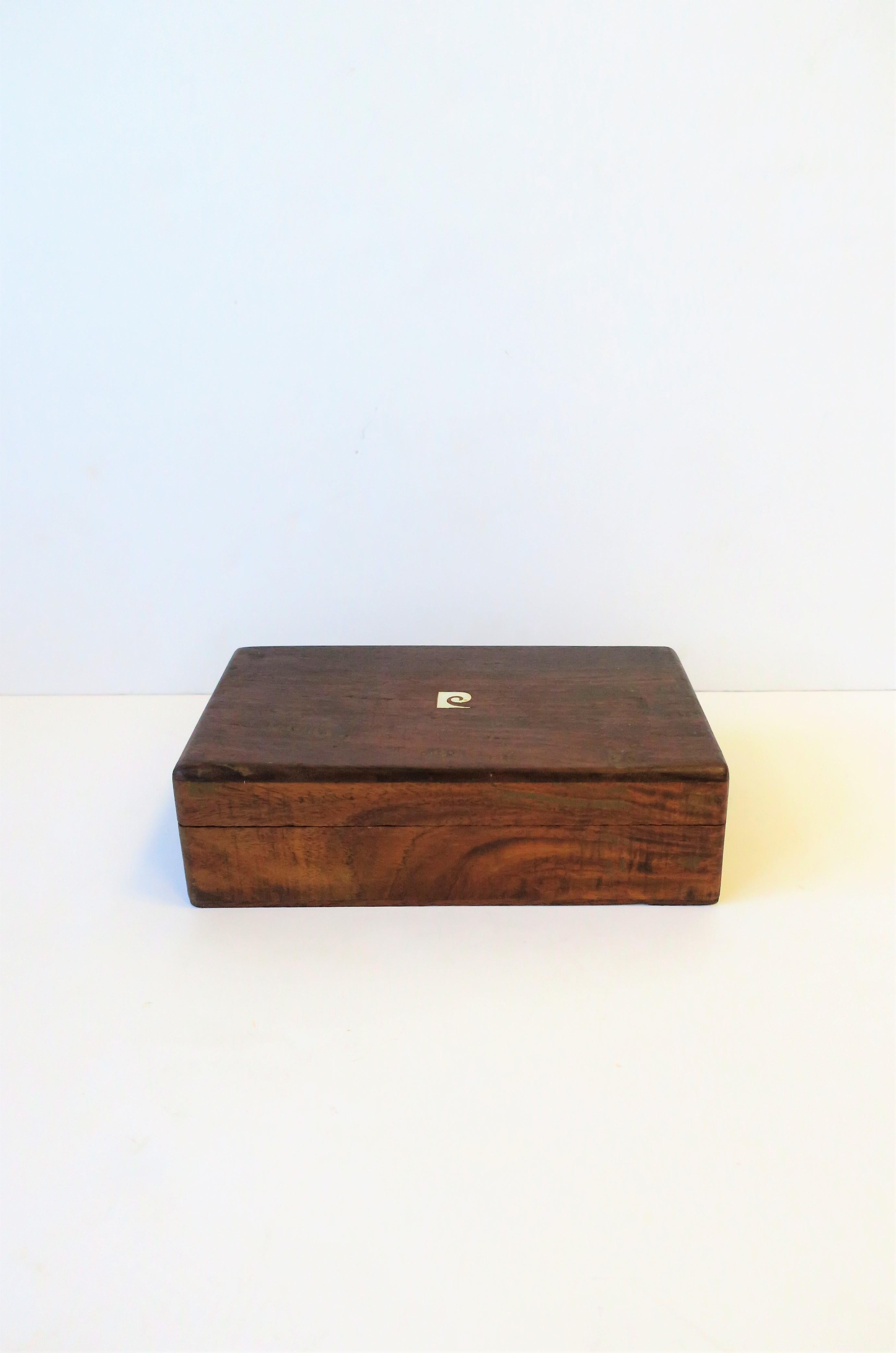 A 1970s modern (or Postmodern) Pierre Cardin wood jewelry box or catchall box. Iconic Pierre Cardin logo on top.
Box measures: 6