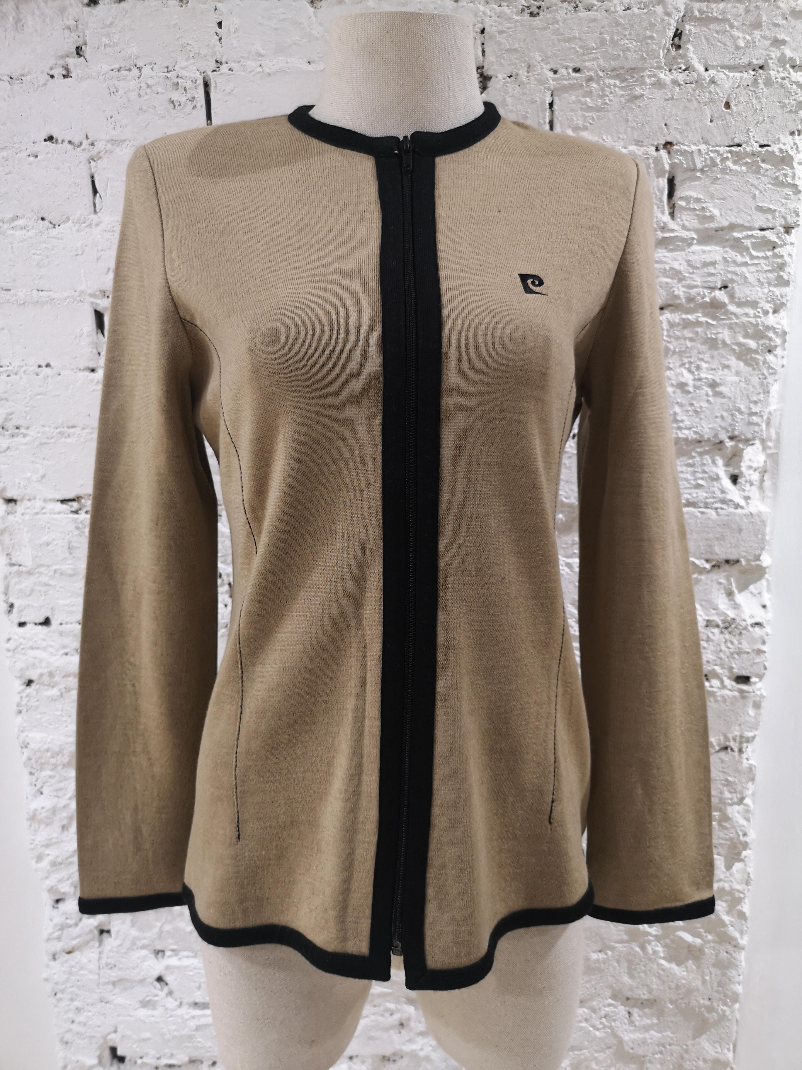 Veste / cardigan en laine noire beige Pierre Carding
taille M