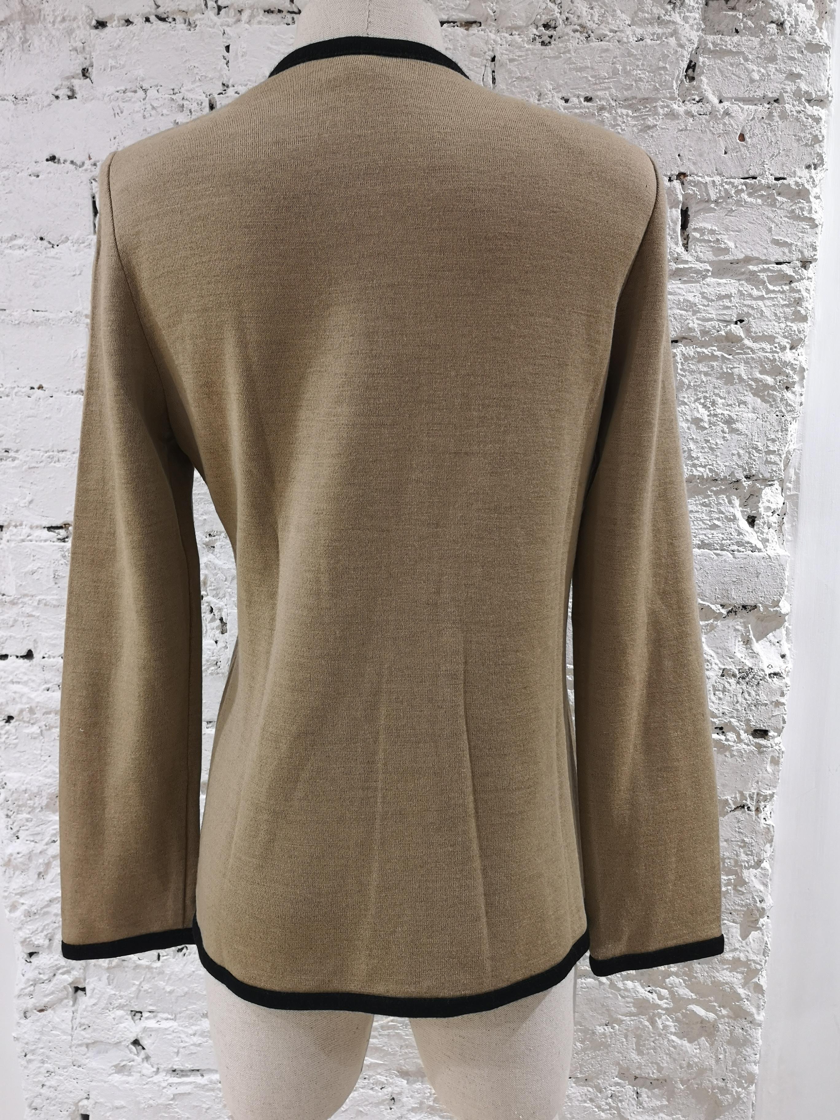 Pierre Carding - Veste / cardigan en laine noire beige en vente 1