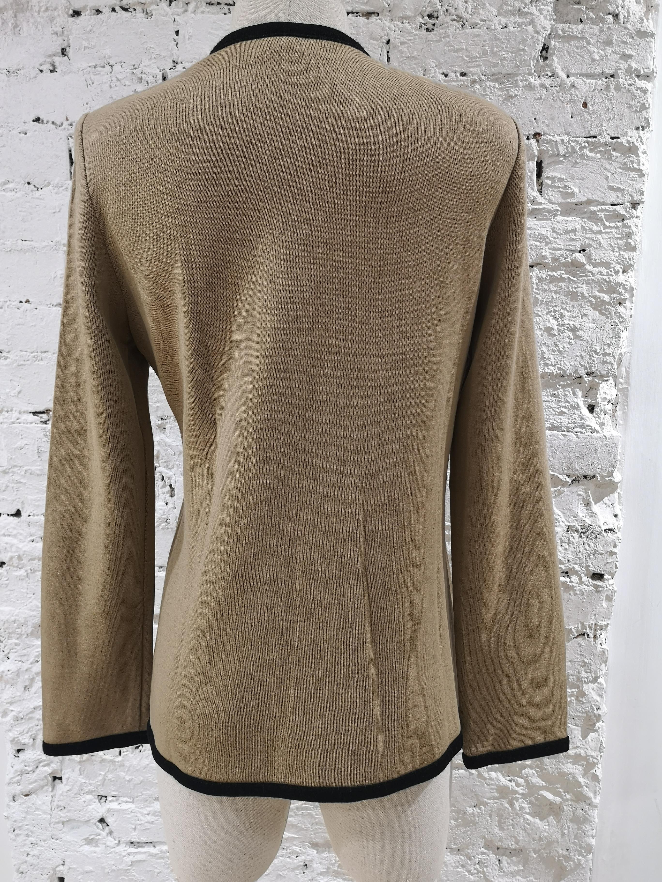 Pierre Carding - Veste / cardigan en laine noire beige en vente 2