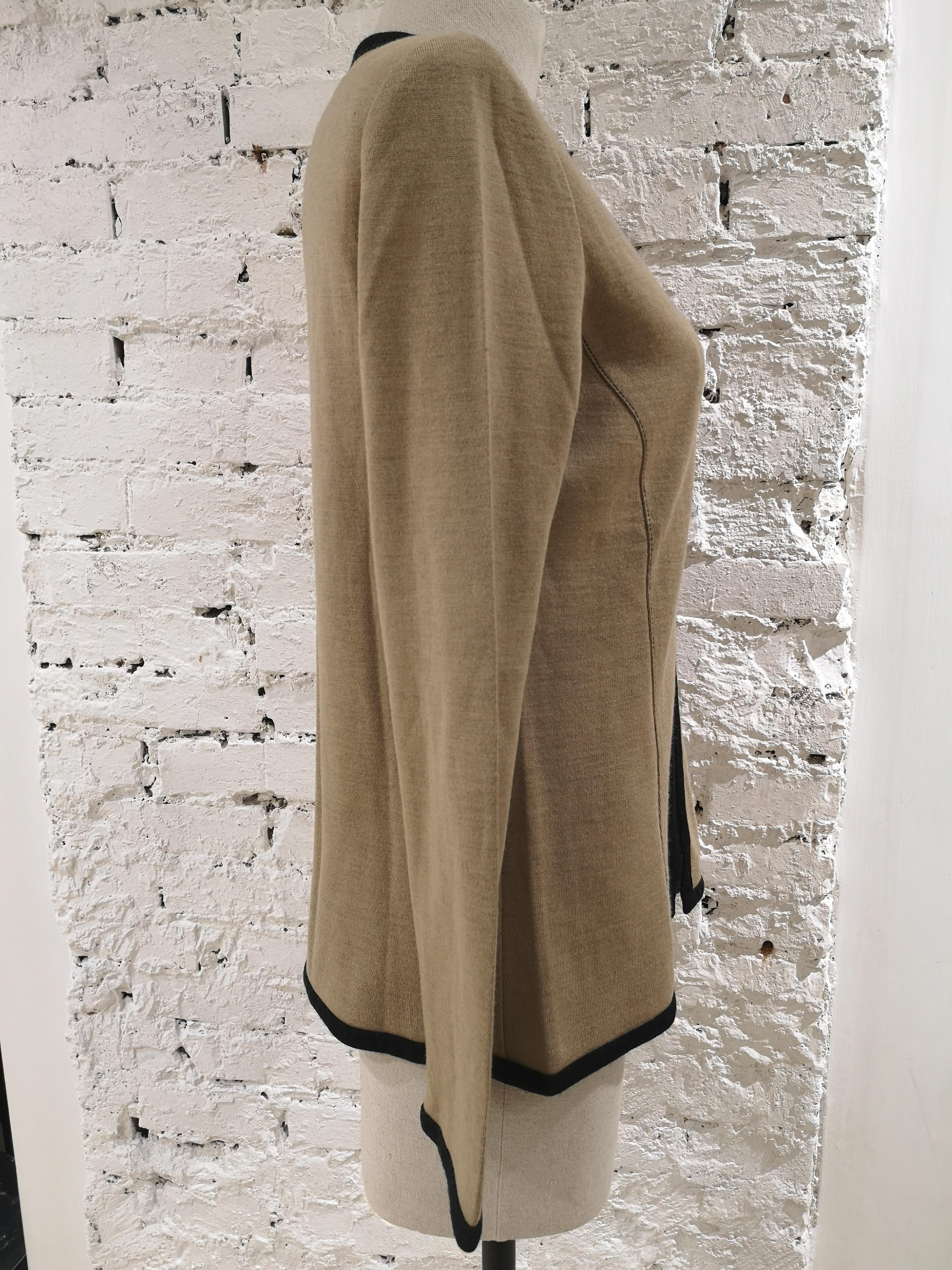 Pierre Carding - Veste / cardigan en laine noire beige en vente 3