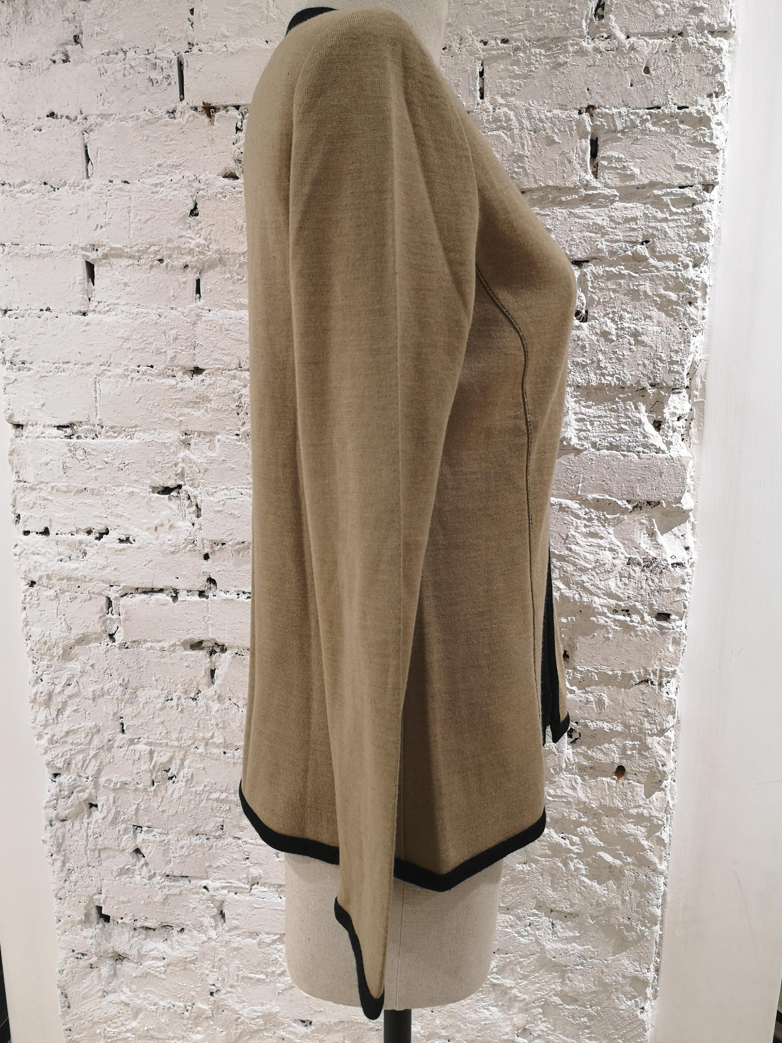 Pierre Carding - Veste / cardigan en laine noire beige en vente 4