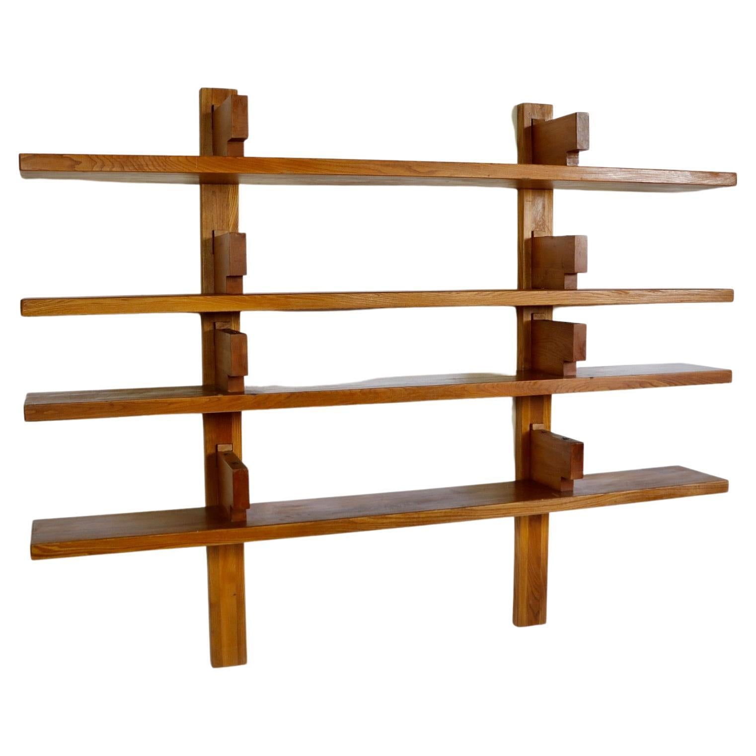 Incredible bookshelf, 'The Bibliothèque' model no. B17B in solid Elm-wood by the great French designer Pierre Chapo.
The breathtaking design by Chapo consists of four solid elm shelves that rest under brackets. Interestingly you would expect the
