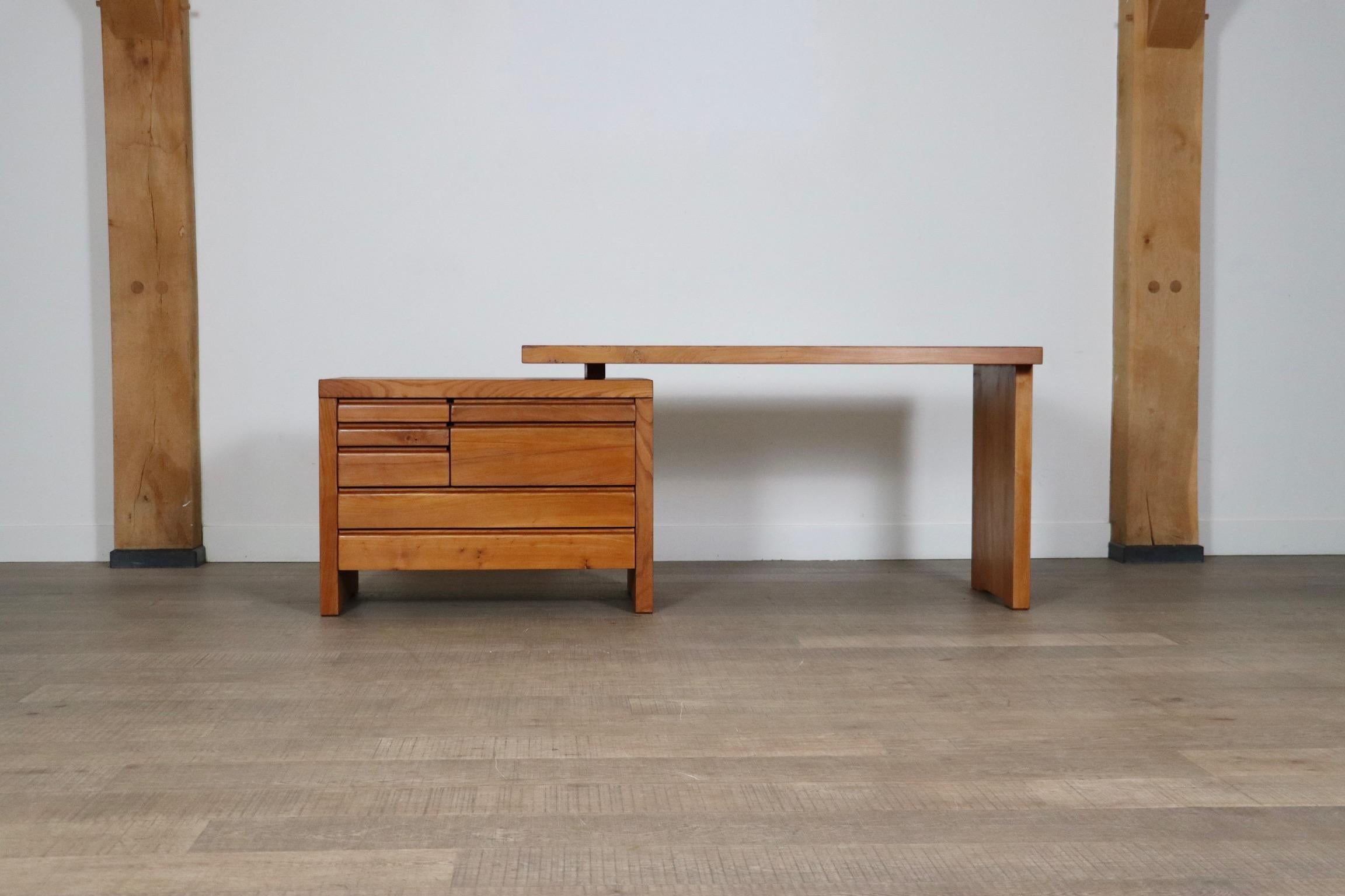 
Stunning solid elmwood desk by the French designer Pierre Chapo. With characteristic wood-joints, which are Chapo’s trademark. The B19 desk is a desk that can be freestanding, as the drawers can be placed to your personal liking, both in the front