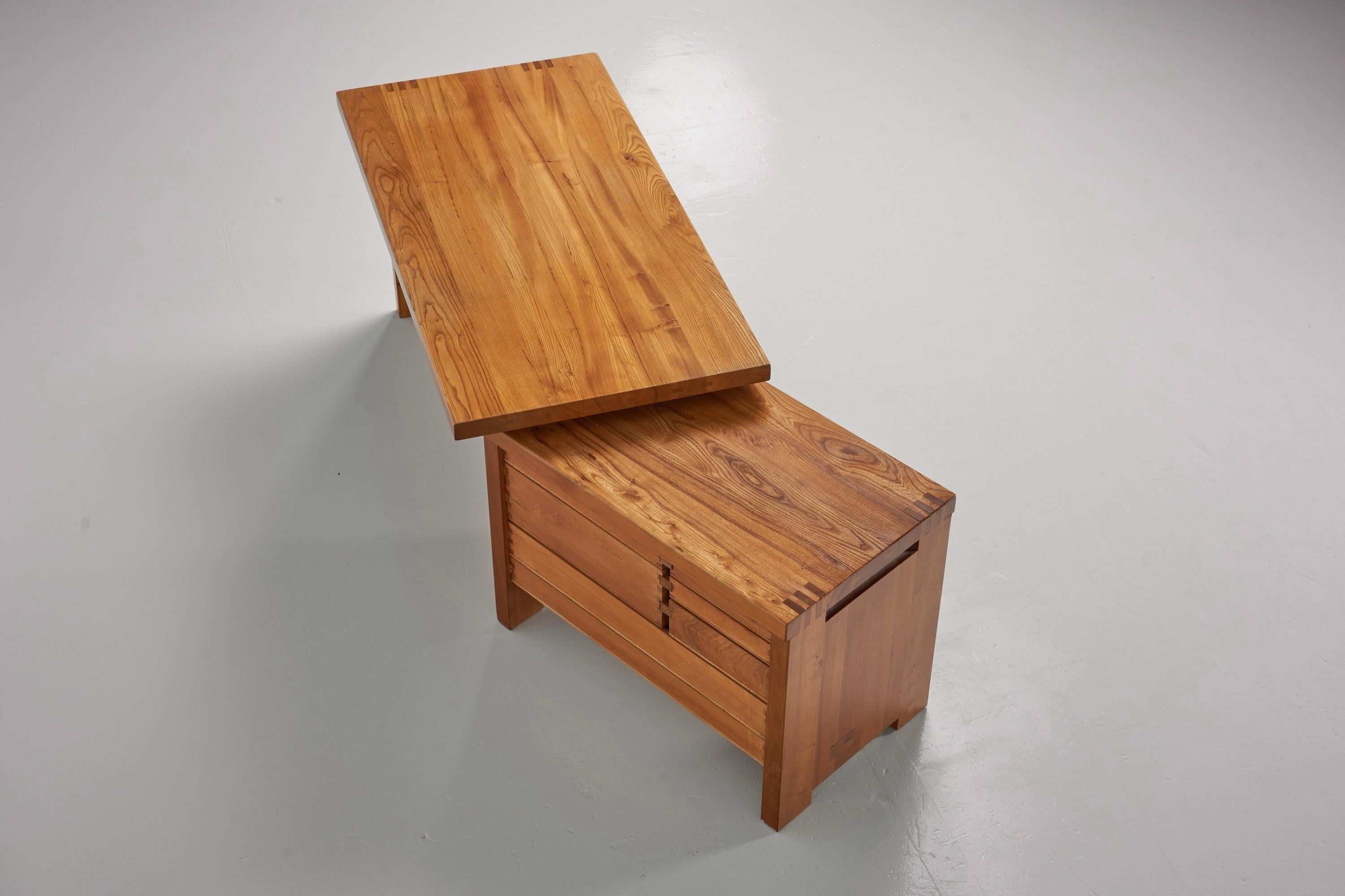 Pierre Chapo B19 Writing Desk in Elm, France, 1960 In Good Condition In Roosendaal, Noord Brabant