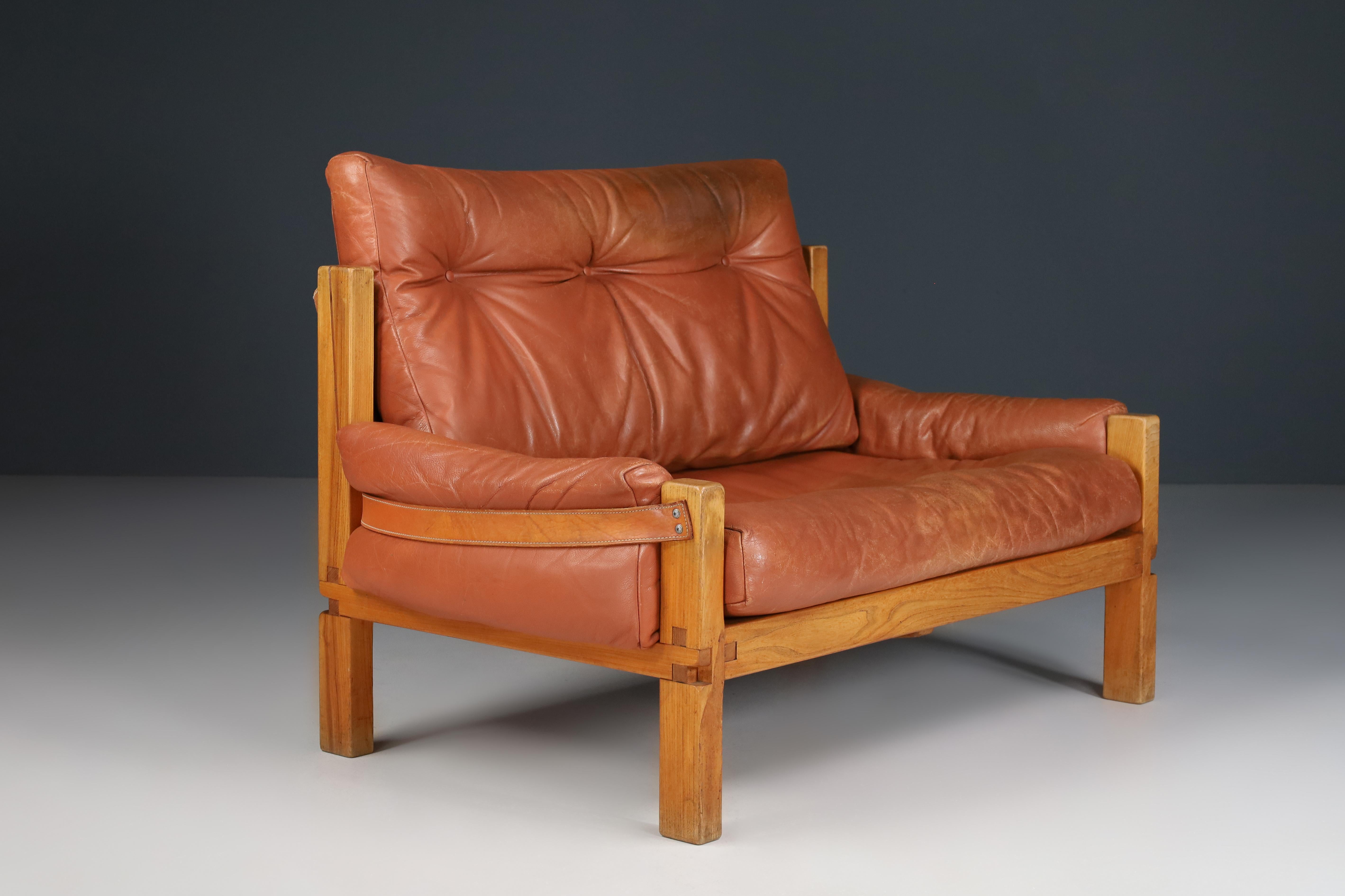 Mid-Century Modern Banc S18Y Love Seat en bois d'orme et cuir d'origine Pierre Chapo, 1970 en vente