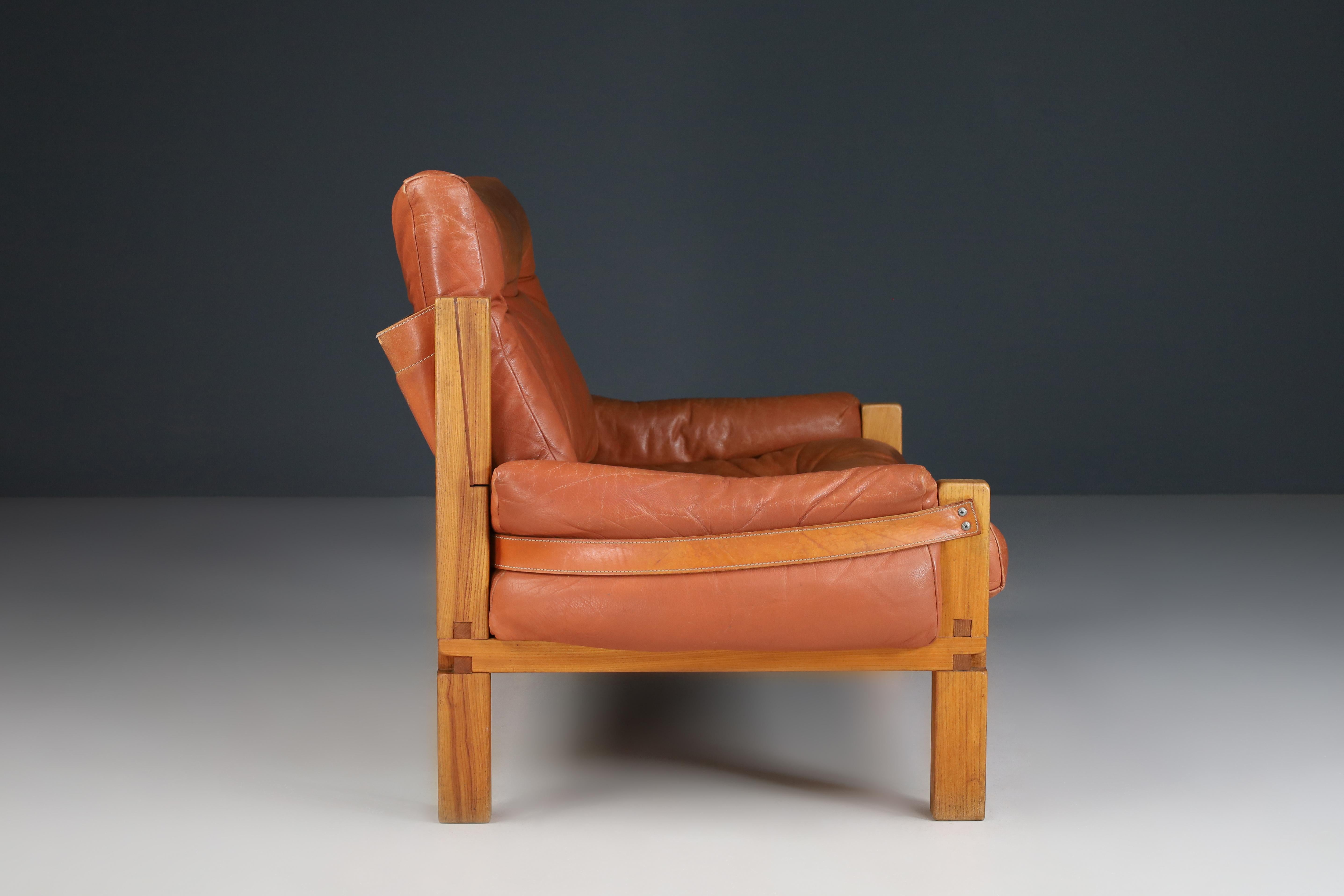 Français Banc S18Y Love Seat en bois d'orme et cuir d'origine Pierre Chapo, 1970 en vente