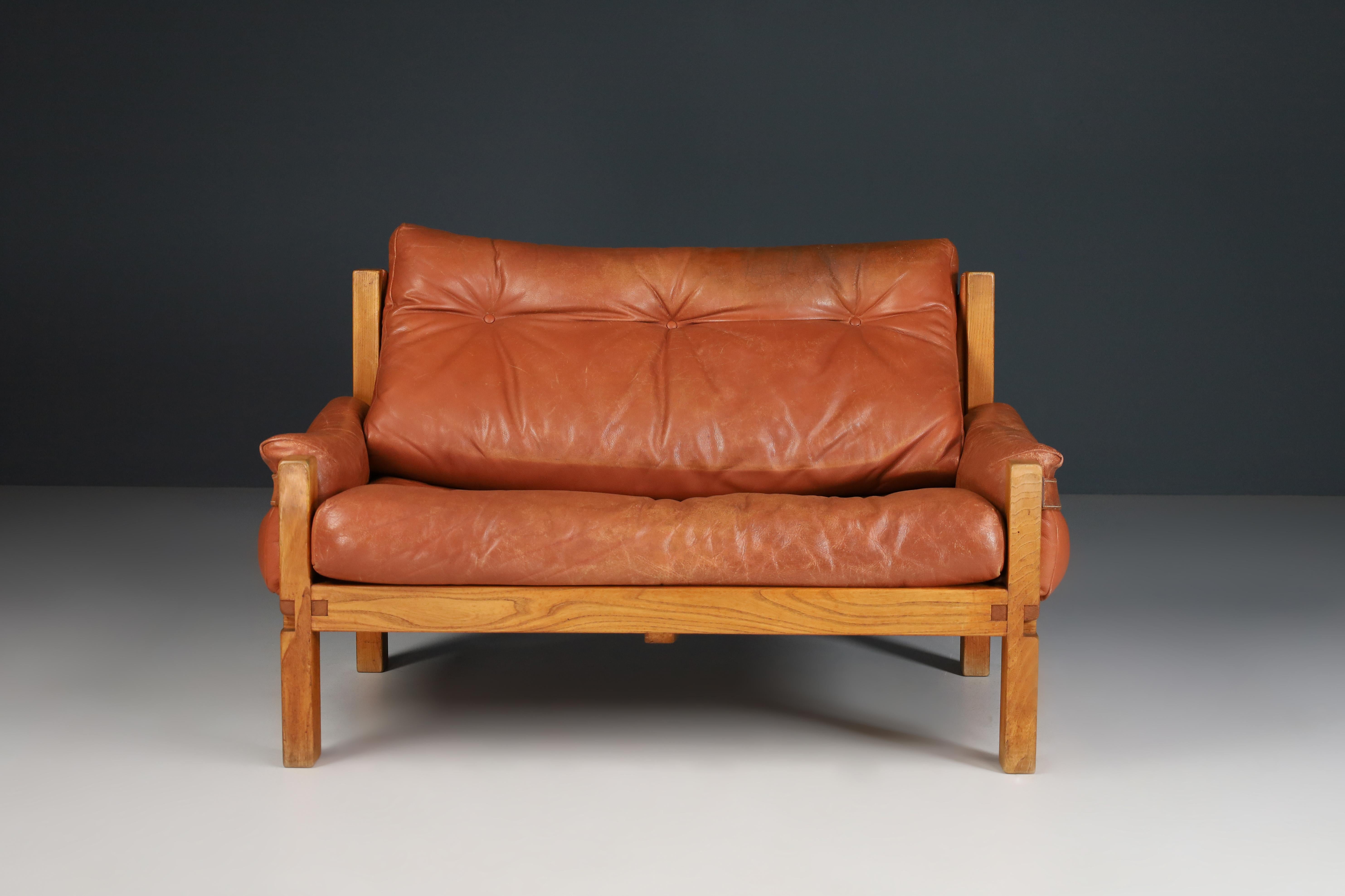 Banc S18Y Love Seat en bois d'orme et cuir d'origine Pierre Chapo, 1970 Bon état - En vente à Almelo, NL