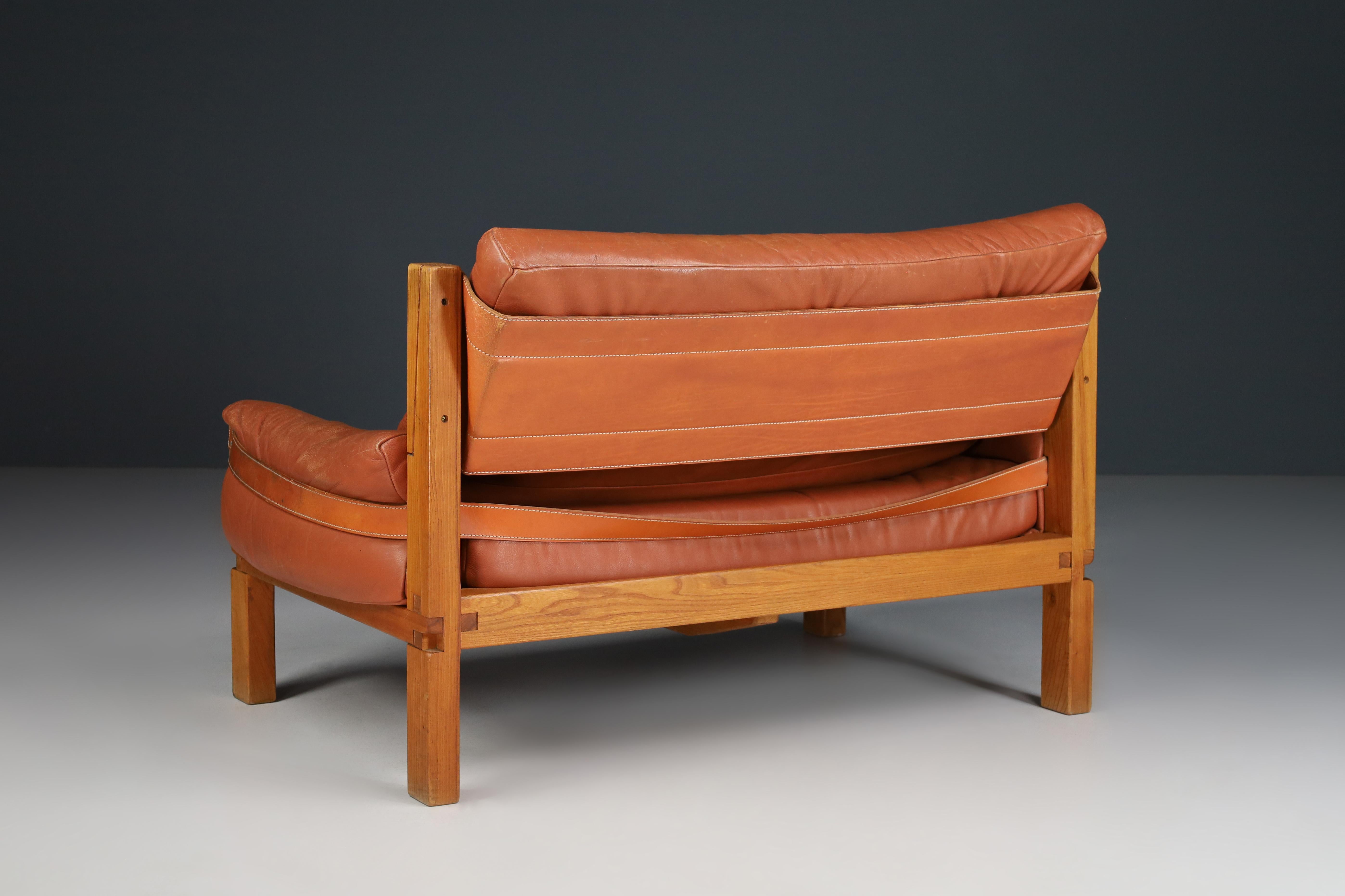 Banc S18Y Love Seat en bois d'orme et cuir d'origine Pierre Chapo, 1970 en vente 1
