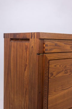 Pierre Chapo. Buffet modèle "R08" en orme blond, avec 2 portes. Circa 1964