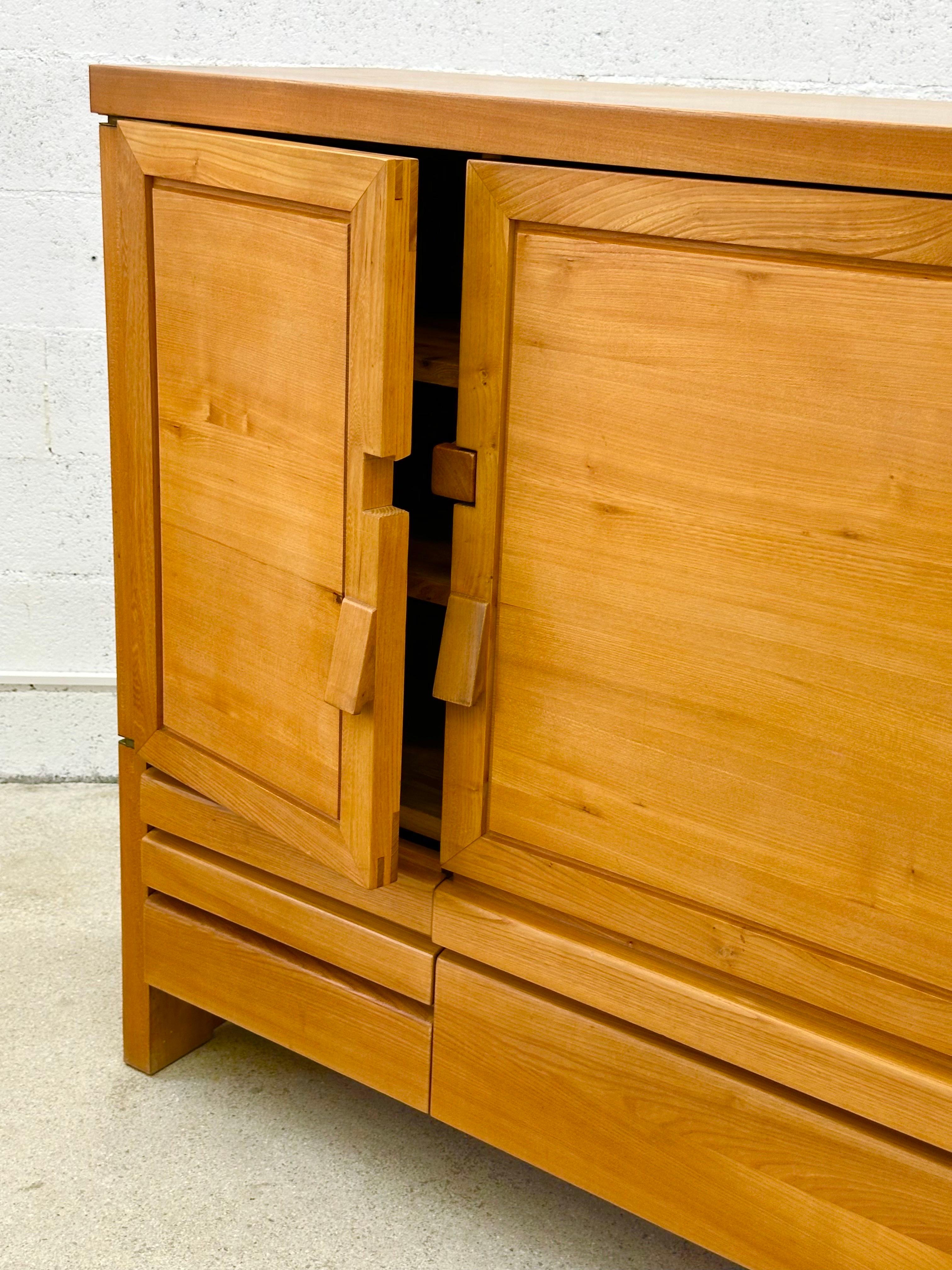 Pierre Chapo, Cabinet, Model R18A Solid Elm, France, circa 1960 For Sale 9