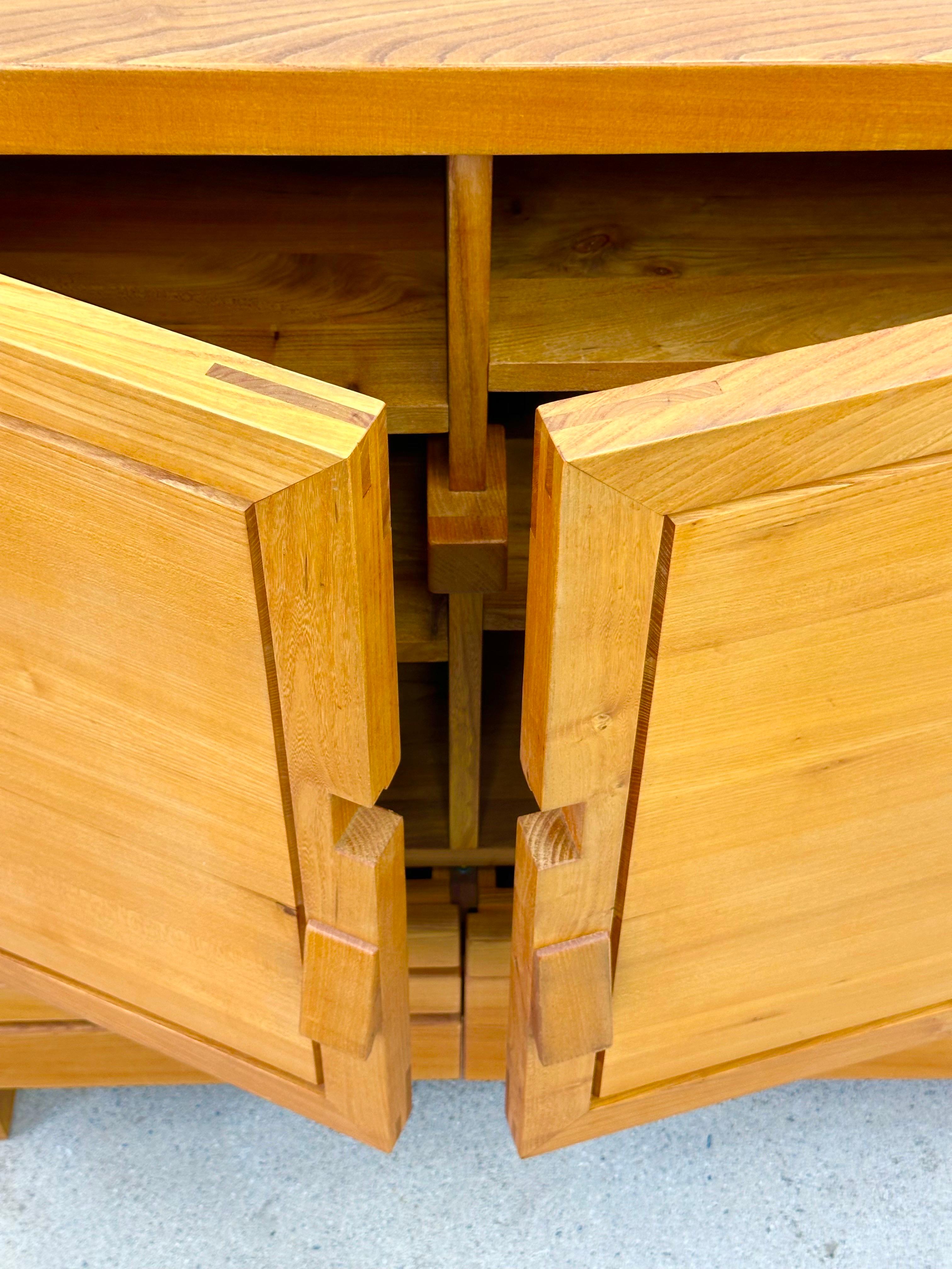 Pierre Chapo, Cabinet, Model 'R18A', Solid Elm, France, circa 1960

This model is a first edition, created according to Pierre Chapo's original artisanal methodology. The 