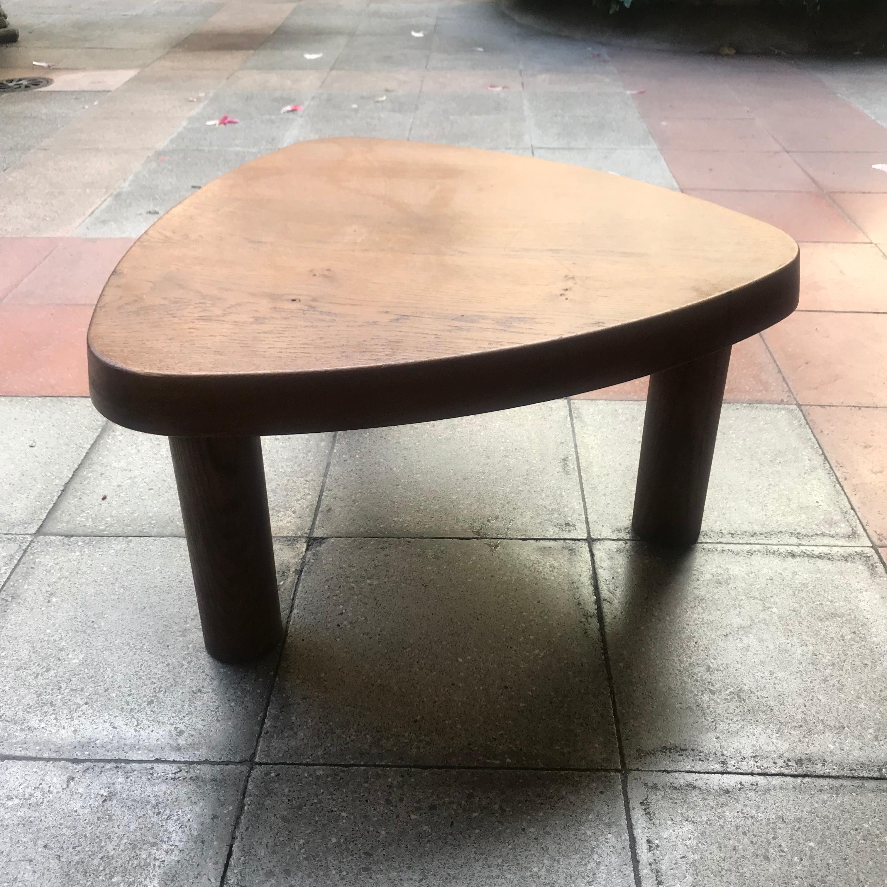 Pierre Chapo coffee table
Model T23 says heart table
blond oak
Measures: 62 x 62 x 33.5 cms
In a perfect state,
circa 1975.
5900 Euros.
