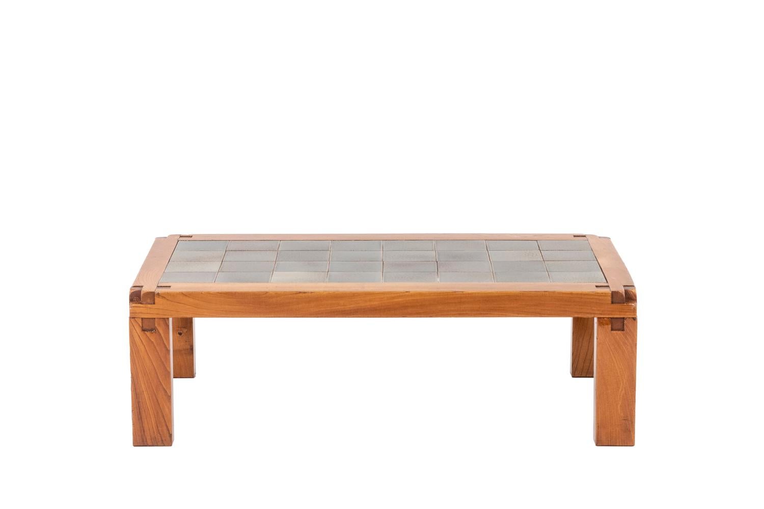 Pierre Chapo, signed.

Coffee table, model T18, in blond solid elm, rectangular in shape, with its ceramic top made up of square-shaped tiles in green color. Straight shank assembly.

French work realized in the 1960s.