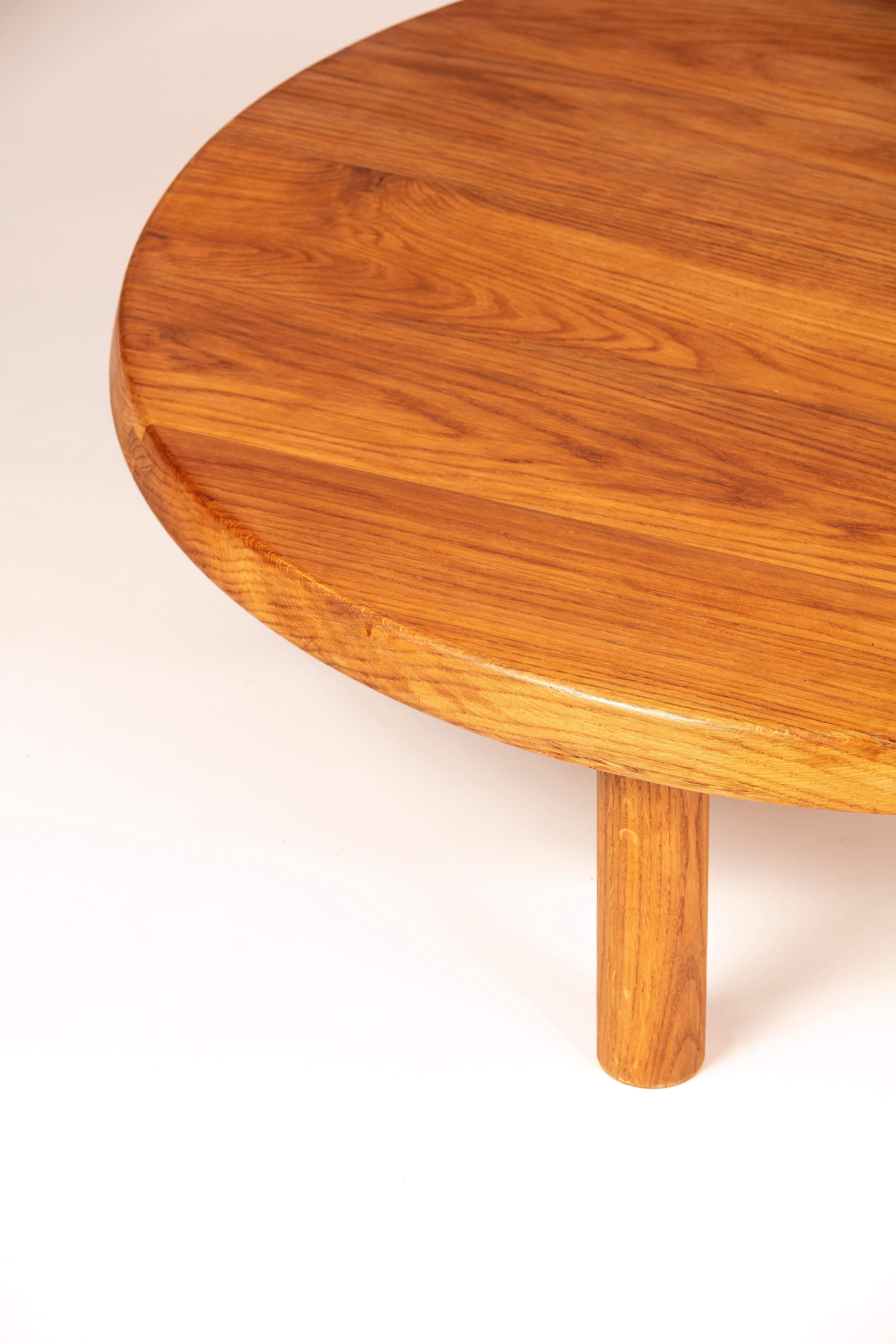 Français Table basse T02 L en chêne français Pierre Chapo 1965 en vente