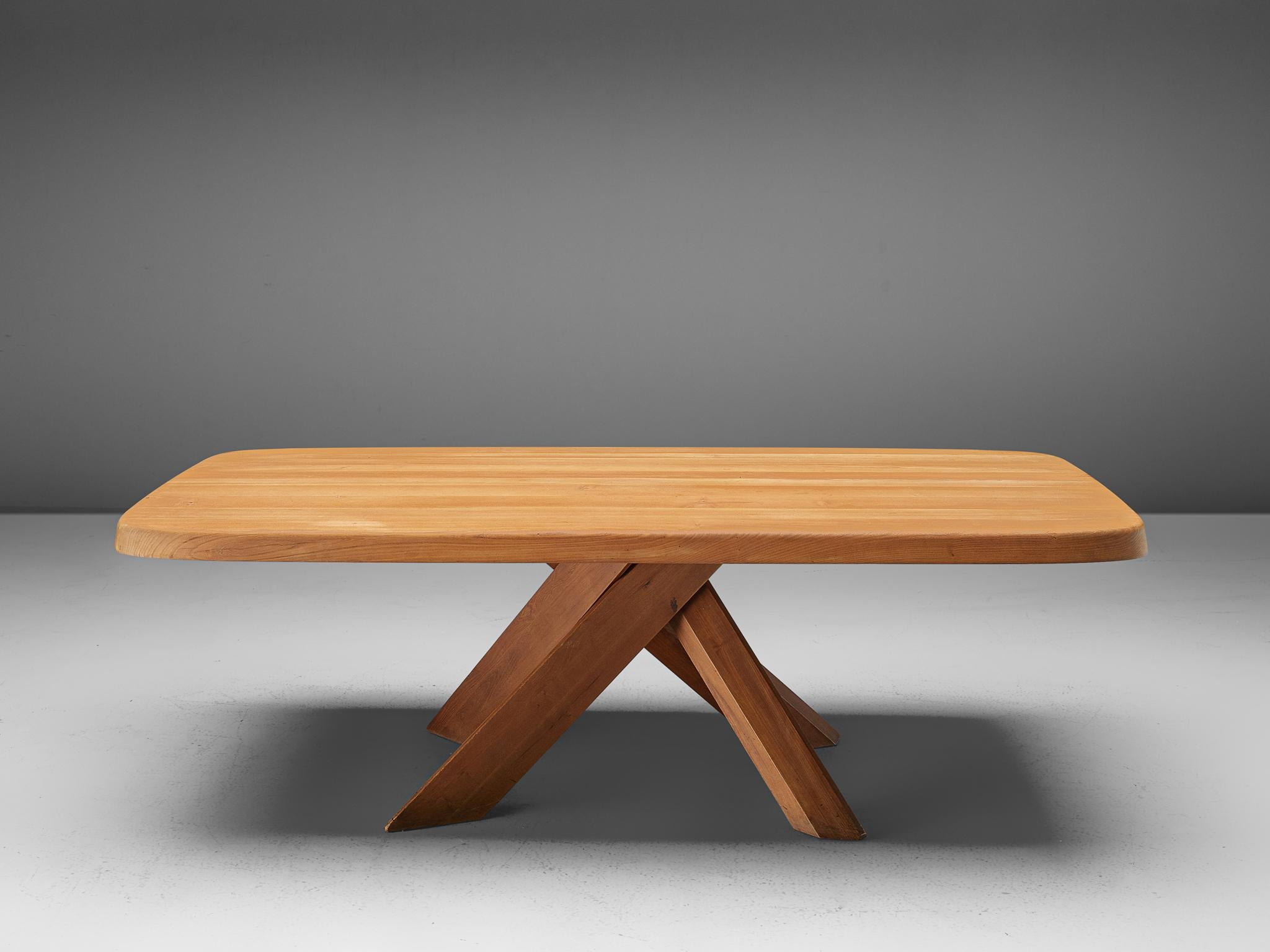 Pierre Chapo, dining table model Aban T35D, solid elm, France, circa 1972 

Pierre Chapo designed the dining table Aban T35D circa in 1972. The rectangular tabletop shows rounded corners and sits on a dyanamic base out of four wooden legs