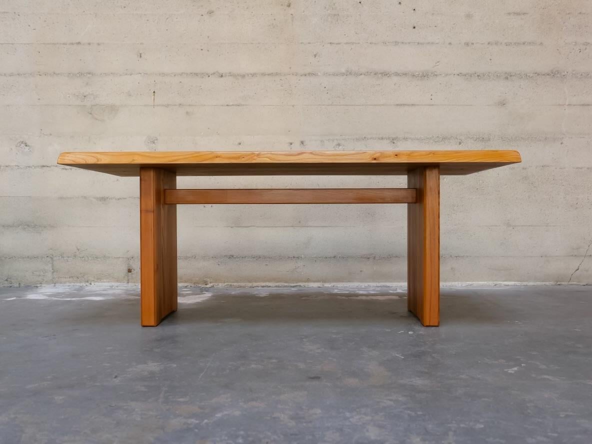 Table model T14 C in solid Elm, by Pierre Chapo. Beautifully hand-crafted in France, 1970. With substantial presence and purity of design, this table is both elegant and unpretentious. The table retains its original finish and shows only very