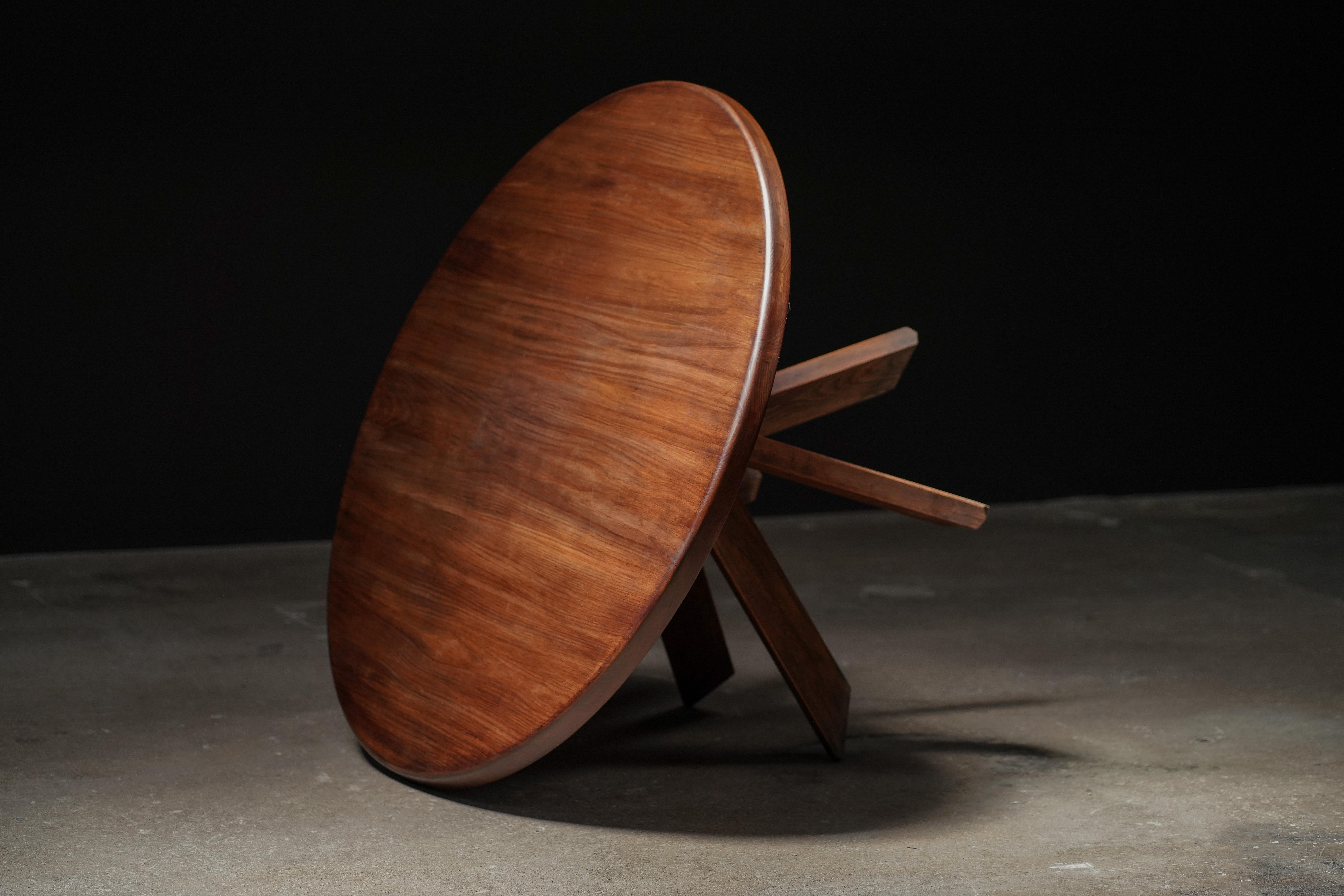 Table à manger Pierre Chapo T21 en bois d'orme. 