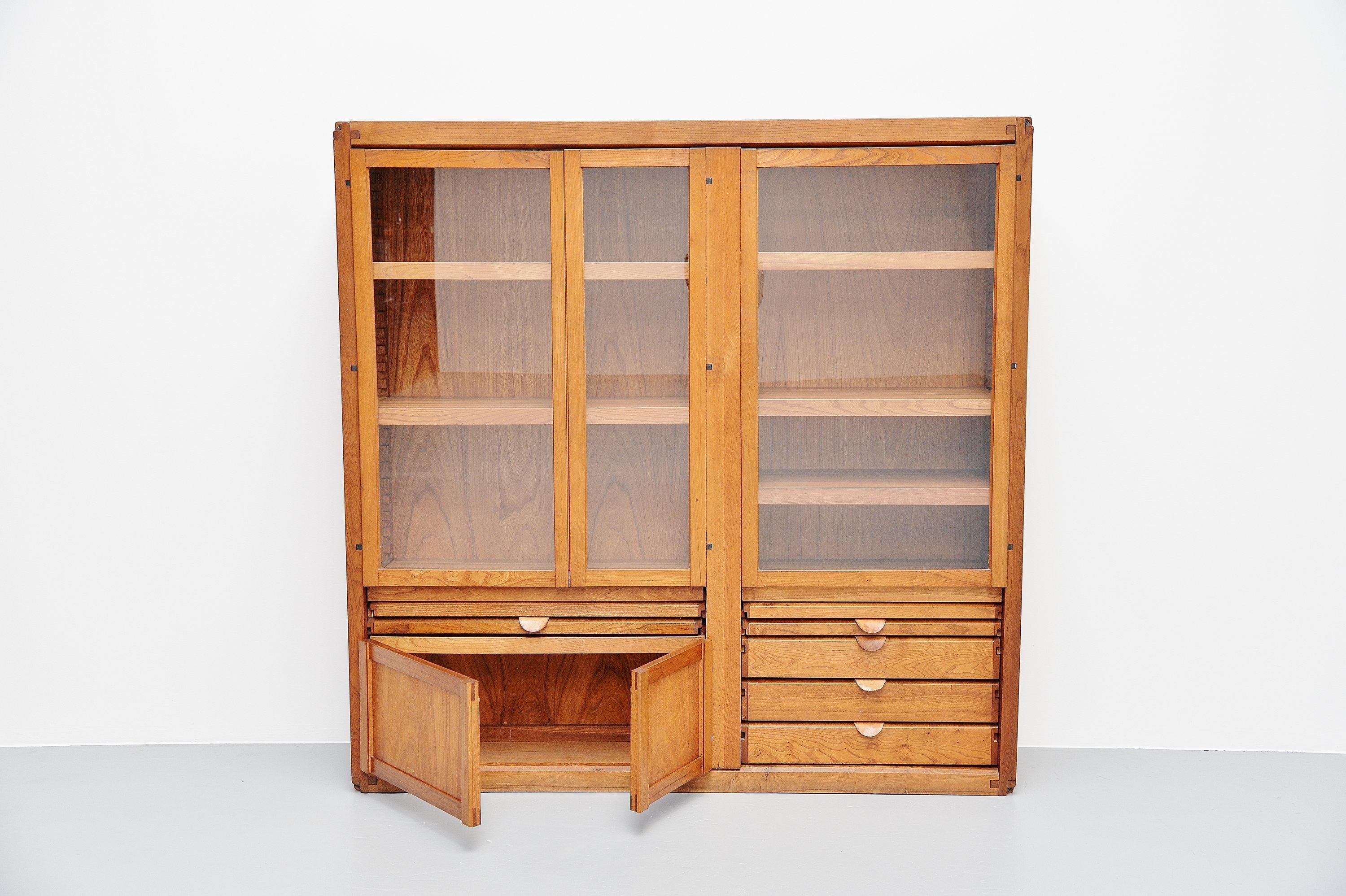 Pierre Chapo Display Cabinet in Elm France, 1960 In Good Condition In Roosendaal, Noord Brabant