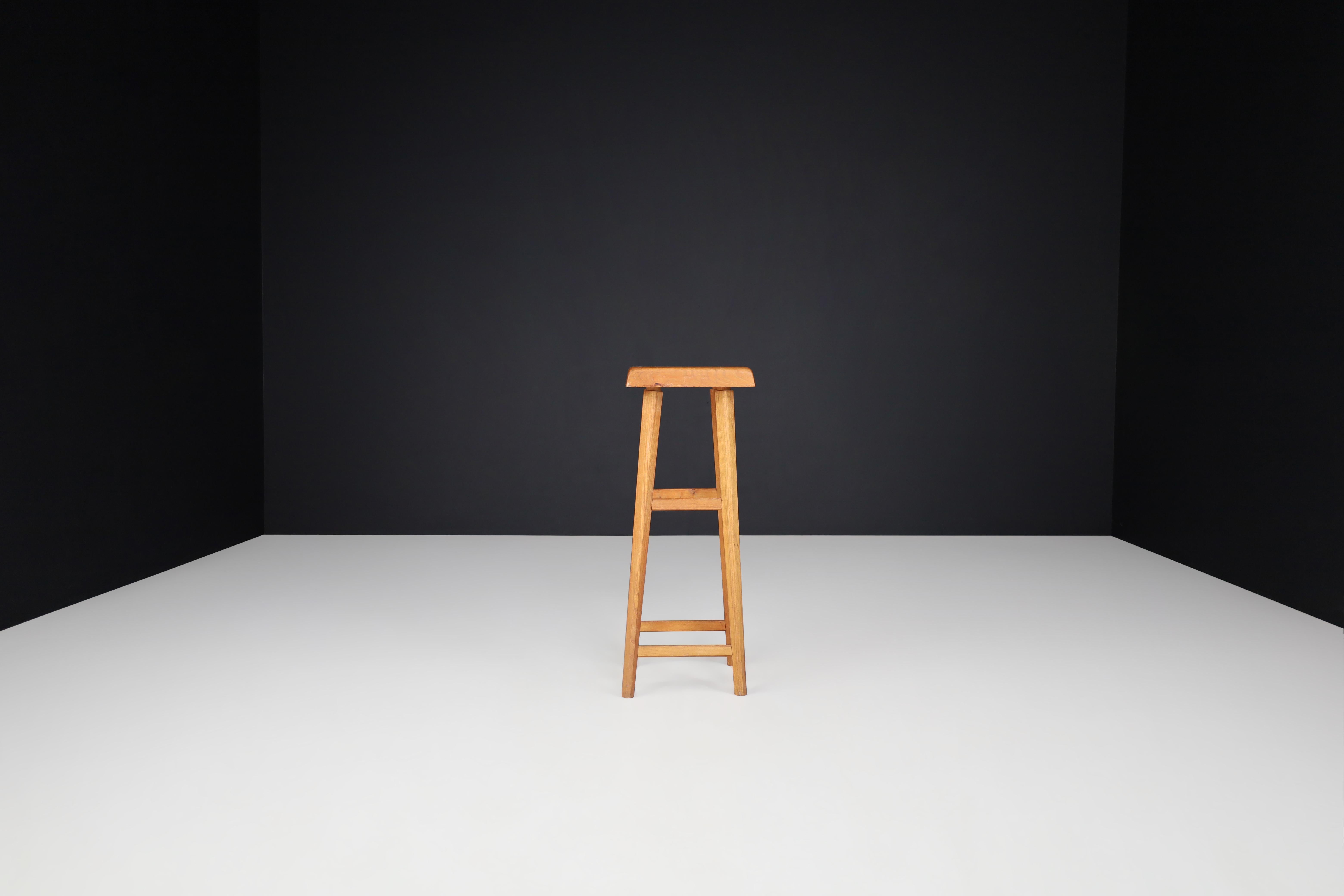 Pierre Chapo, Elm bar stool S-01-C. France, 1970.

Bar tabouret - stool model S-01-C created by Pierre Chapo, France, 1970s. This stool is made out of solid elmwood with all original patina. In good original condition, with minor wear consistent
