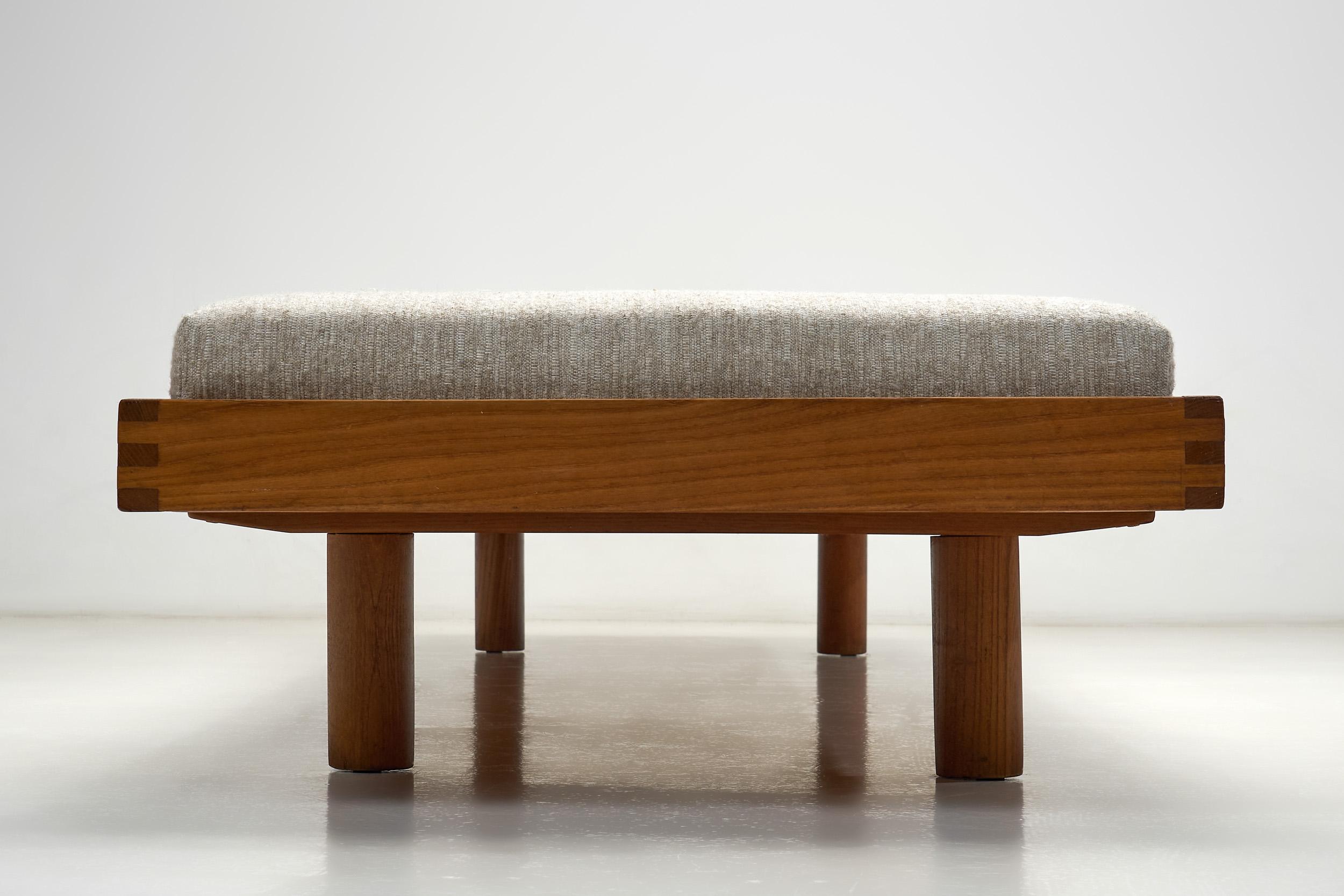 Pierre Chapo Elm “L09H” Daybed with Four Cushions, France 1960s For Sale 10